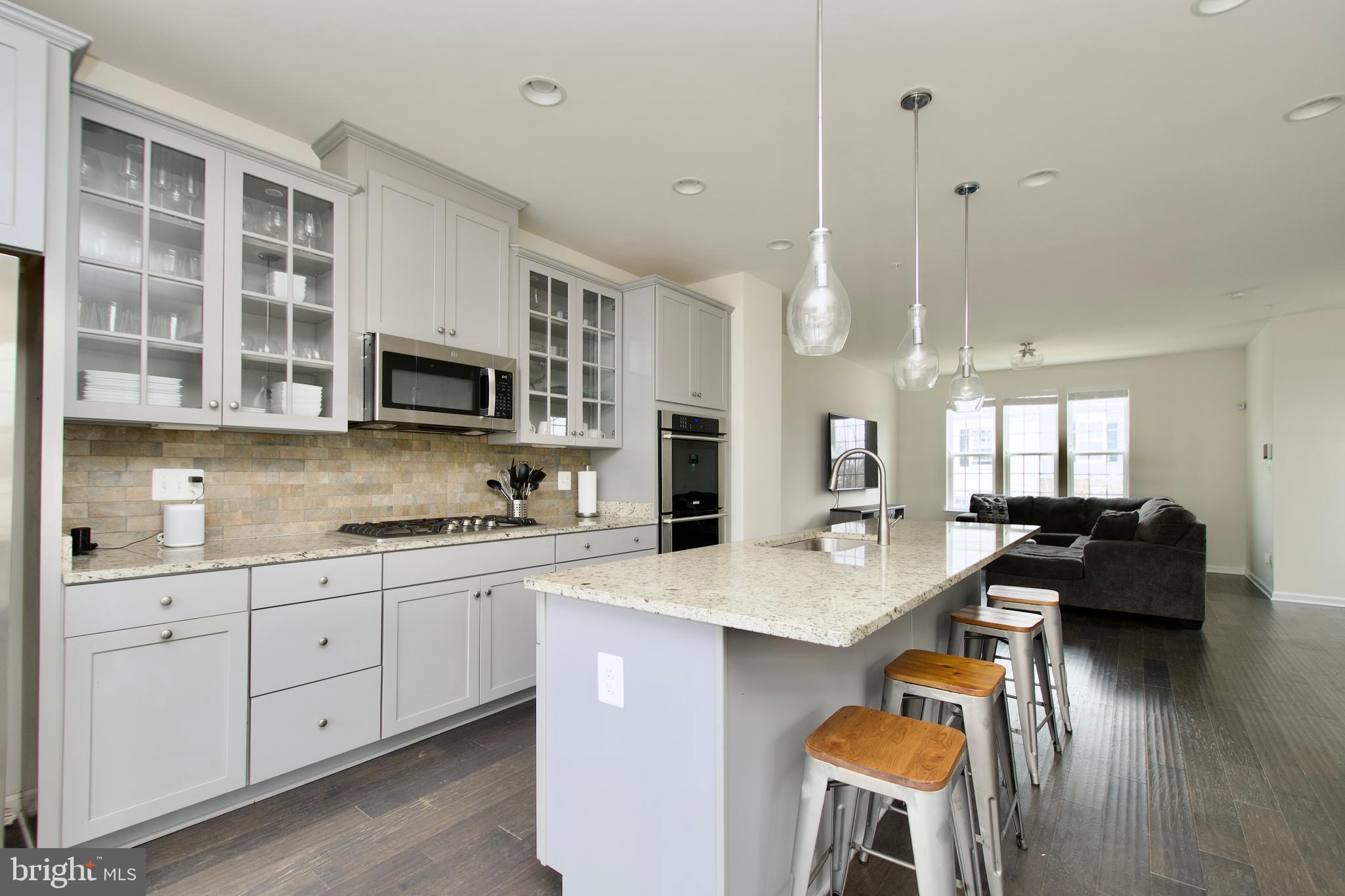 METRO POINTE - Residential