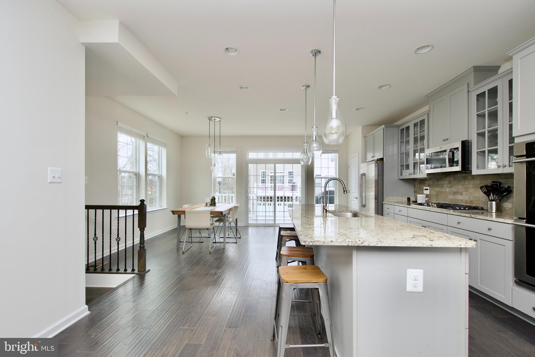 METRO POINTE - Residential