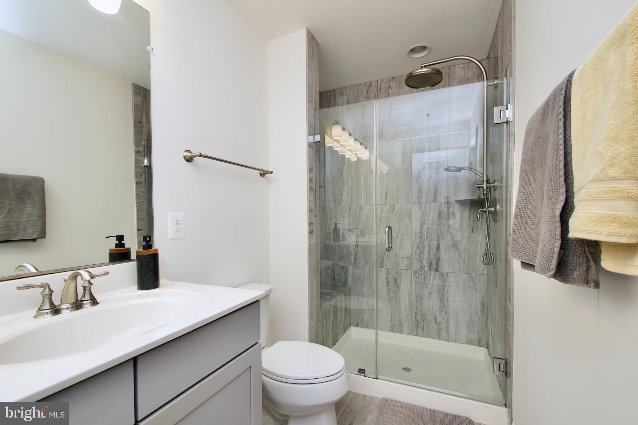 METRO POINTE - Residential