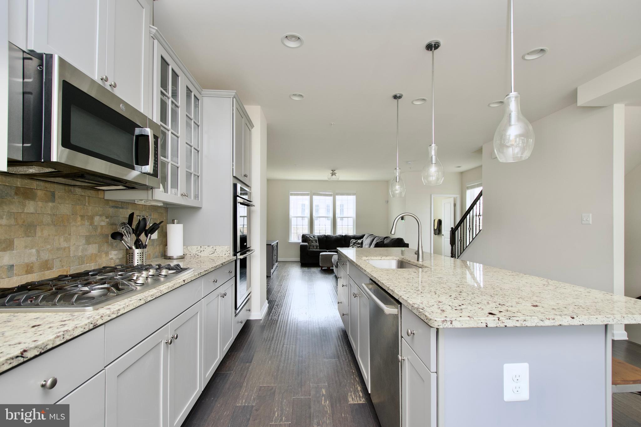 METRO POINTE - Residential