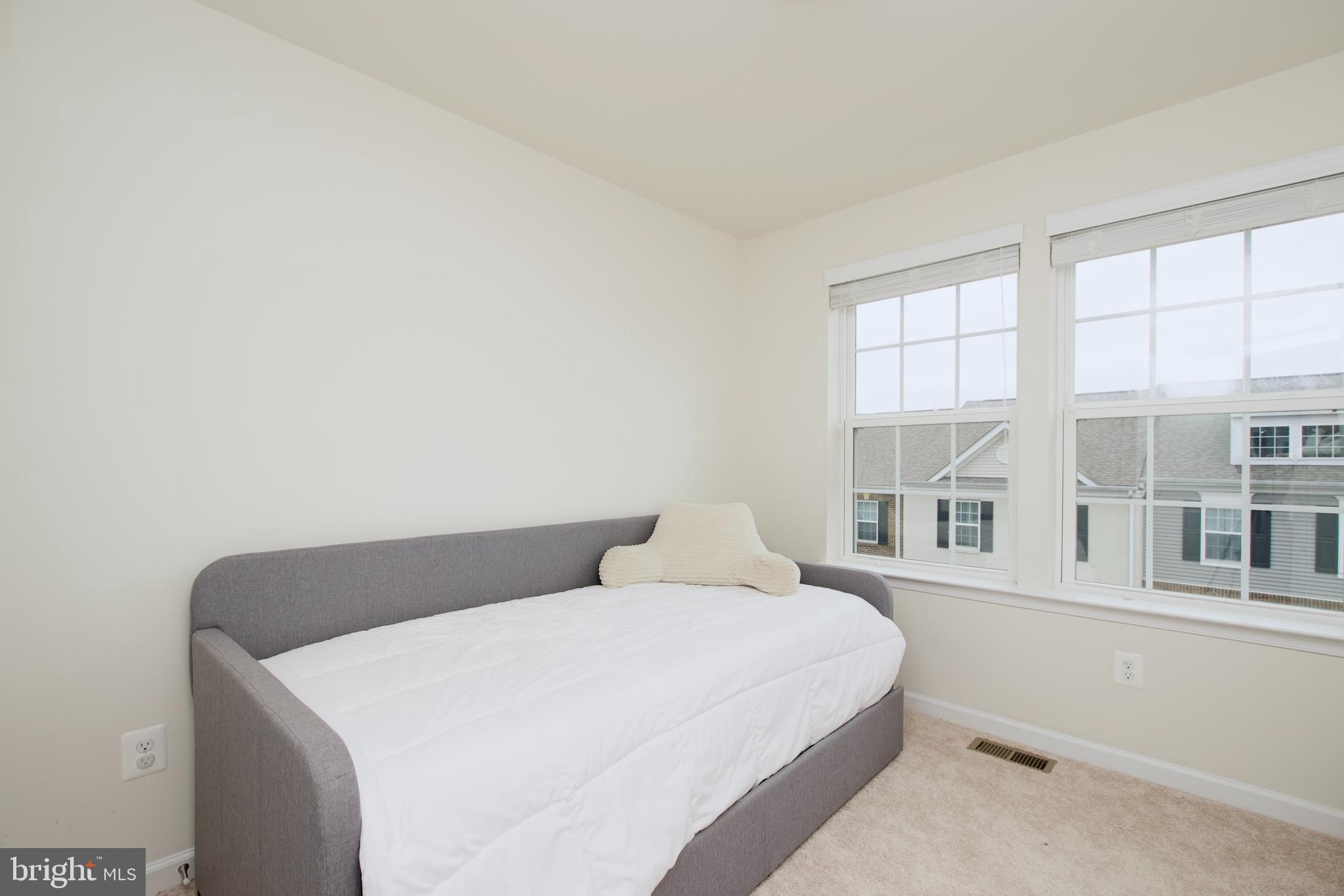 METRO POINTE - Residential