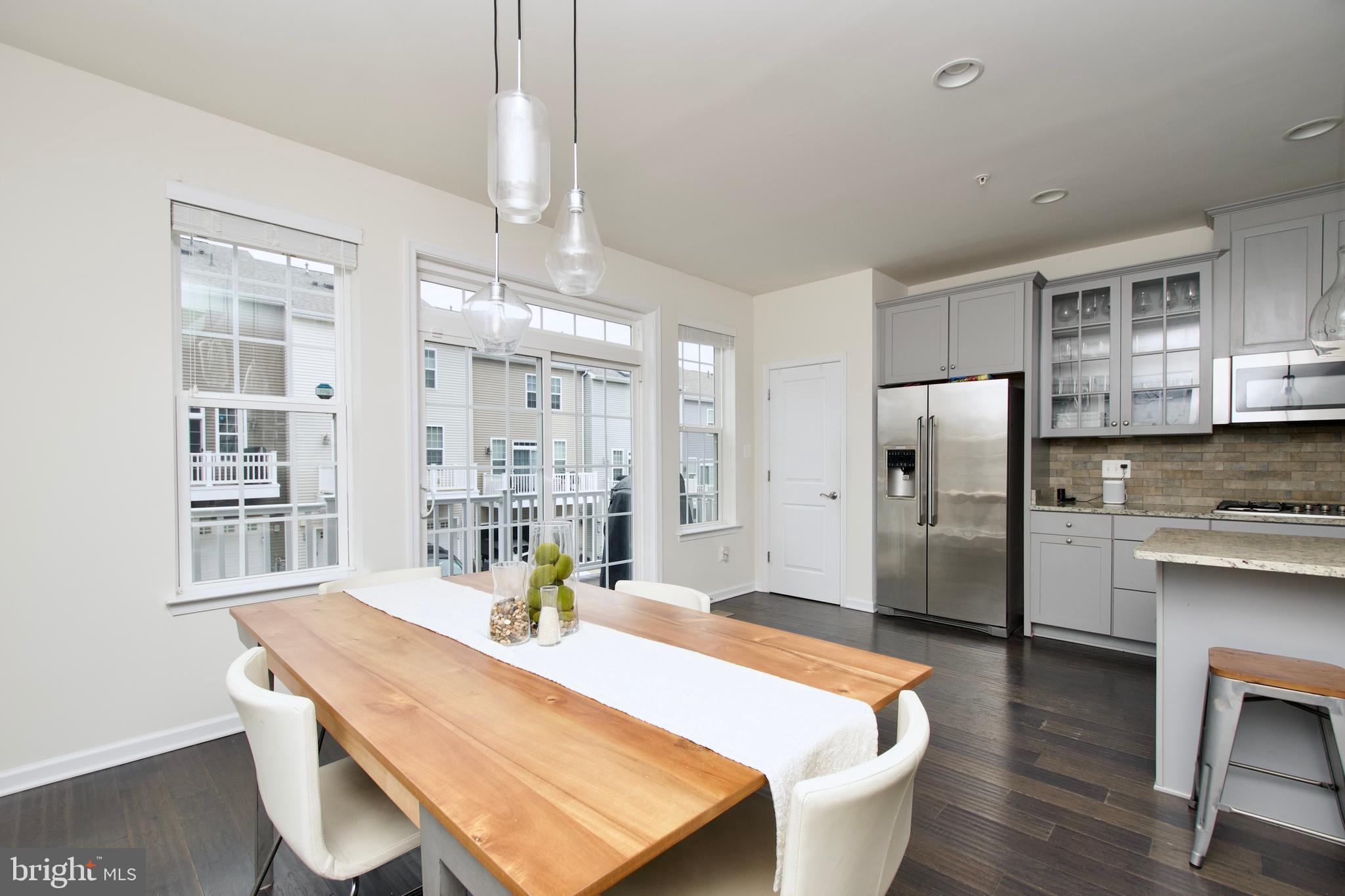 METRO POINTE - Residential