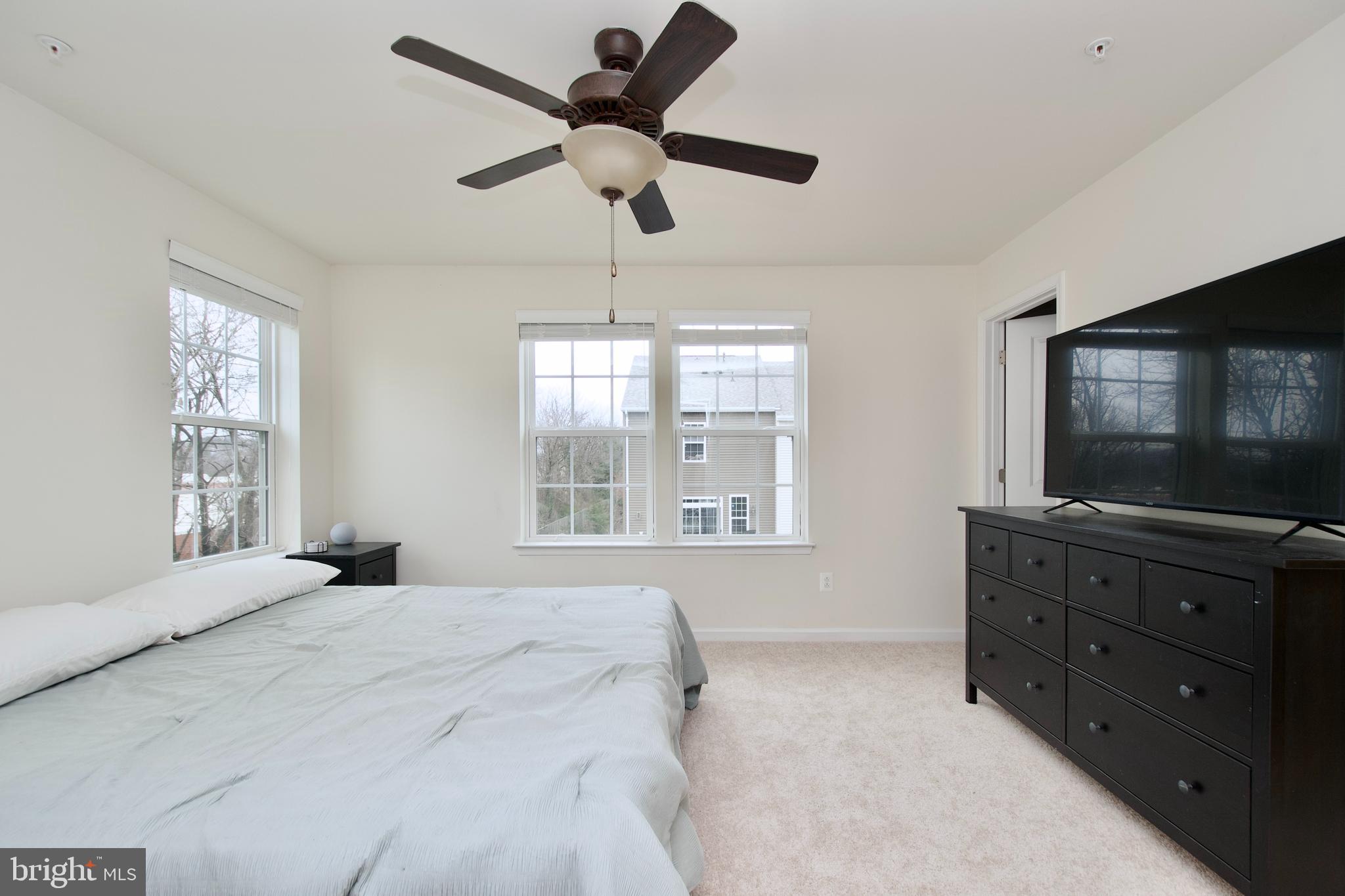 METRO POINTE - Residential