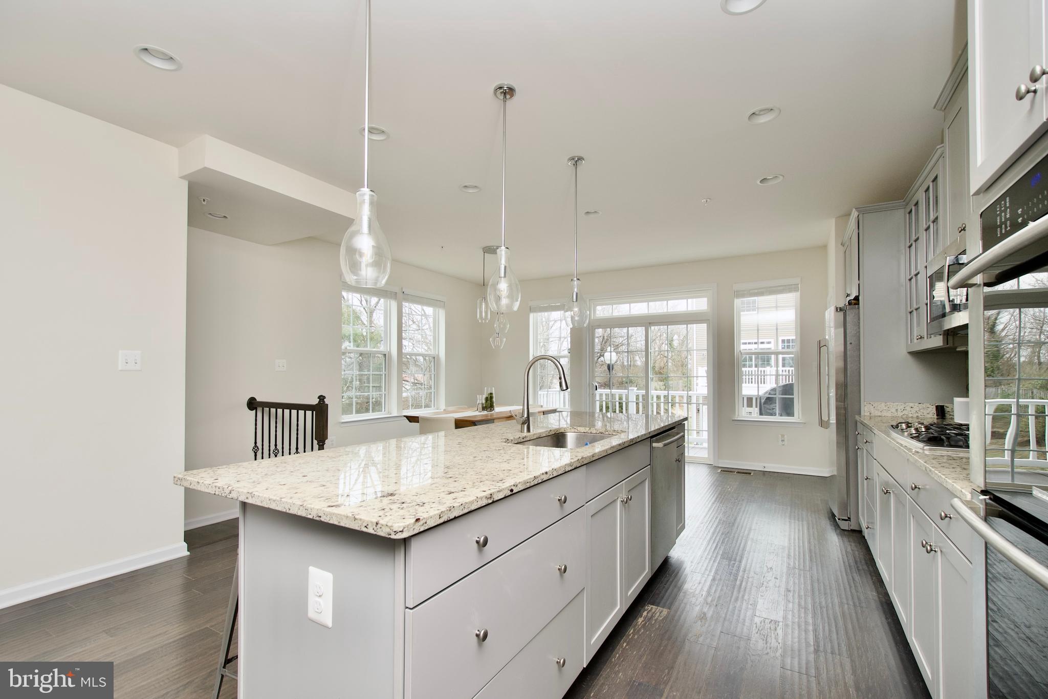 METRO POINTE - Residential