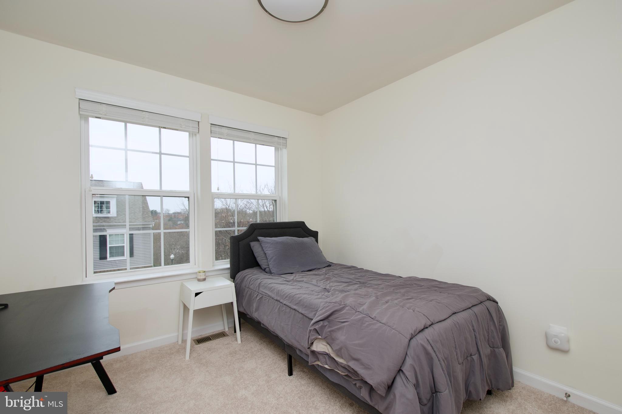 METRO POINTE - Residential