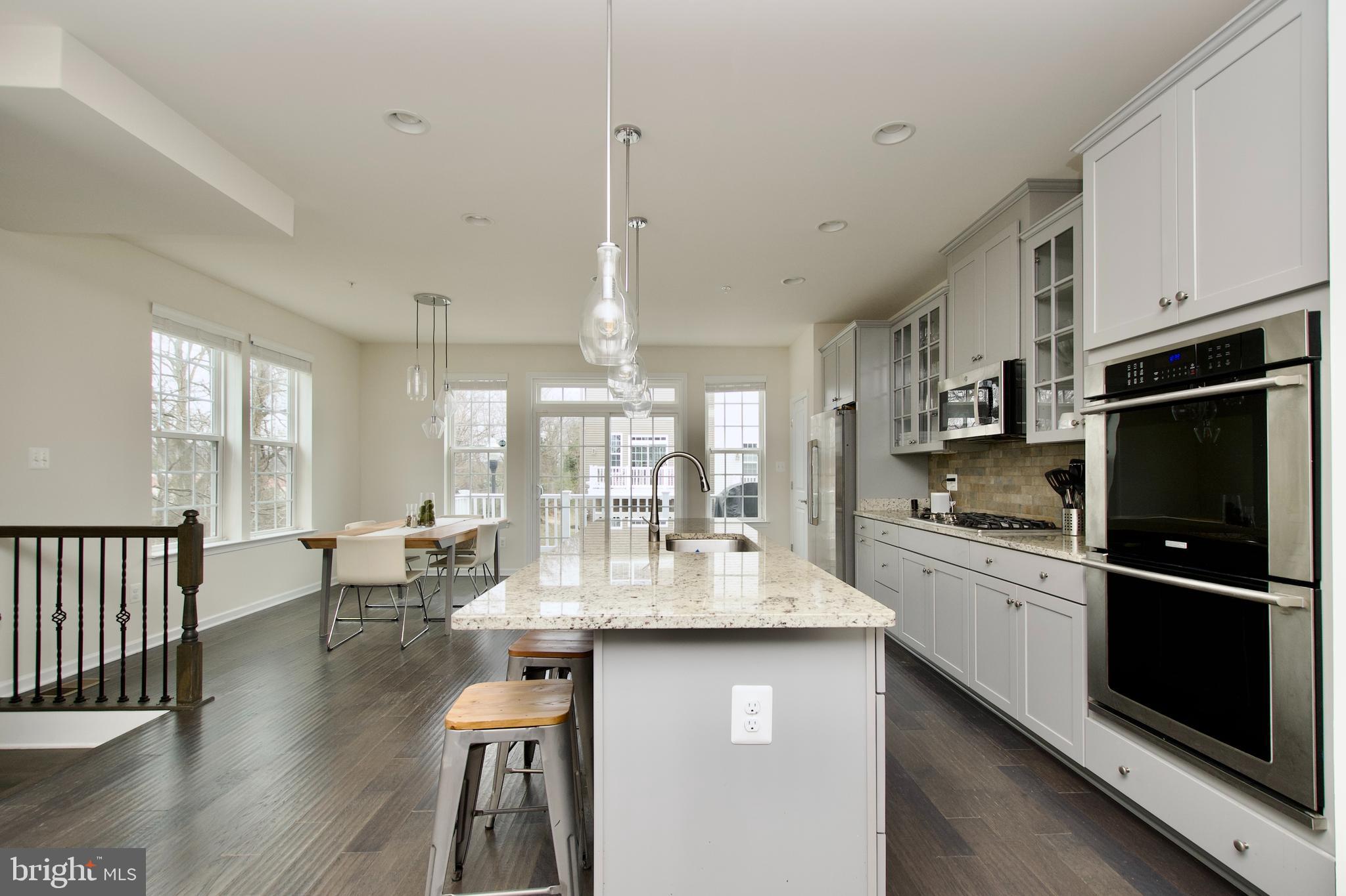 METRO POINTE - Residential