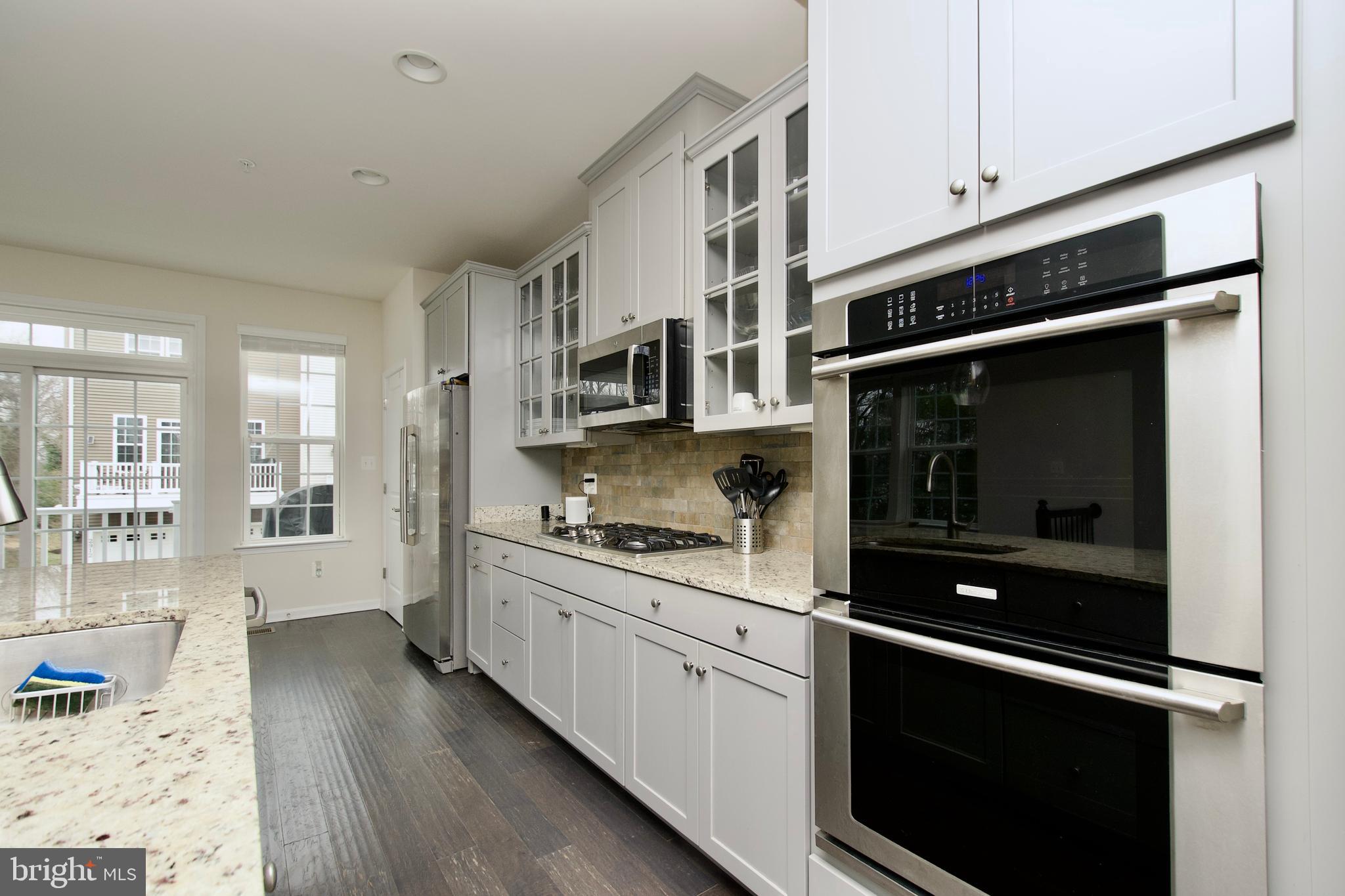 METRO POINTE - Residential