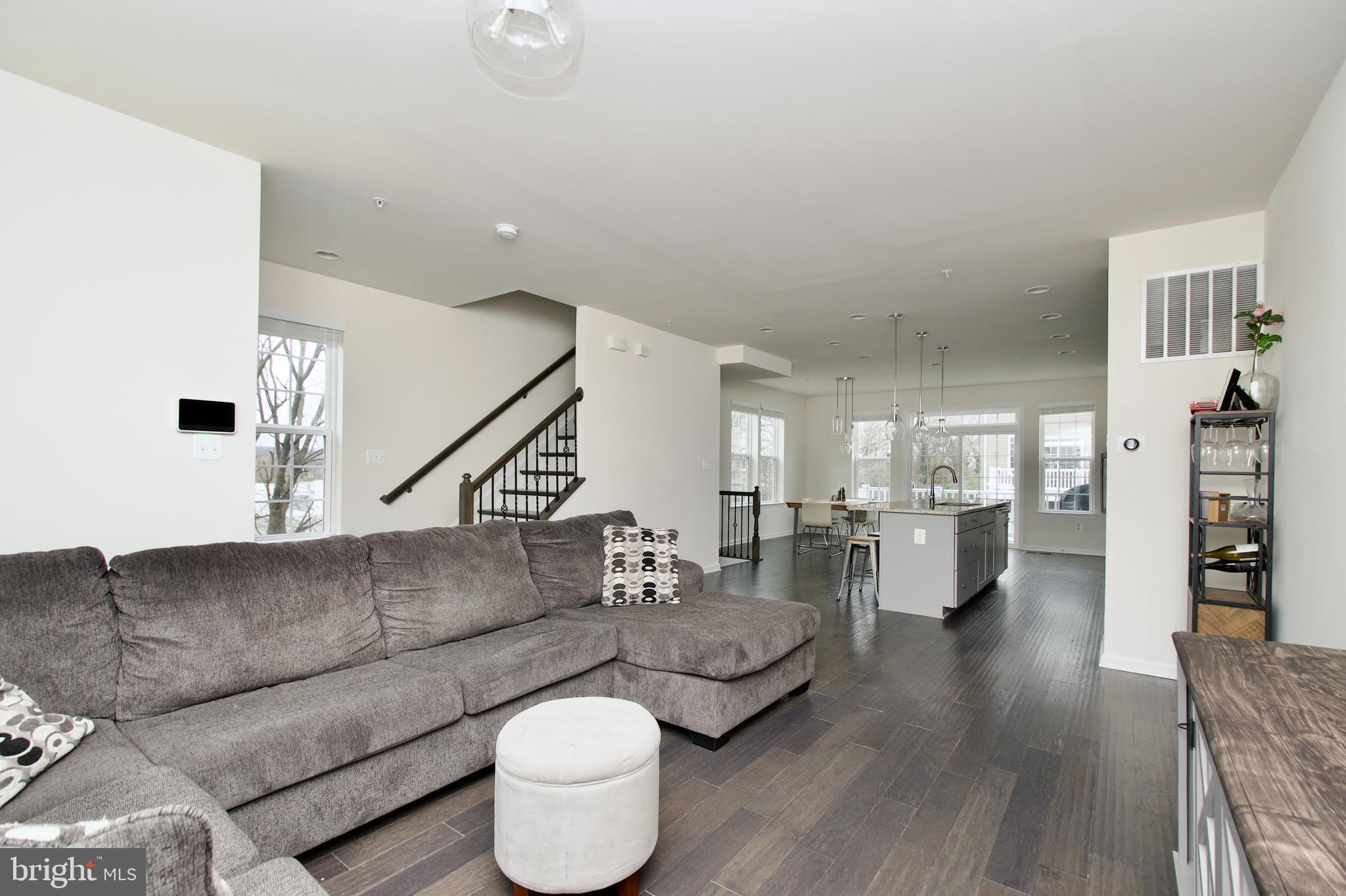 METRO POINTE - Residential