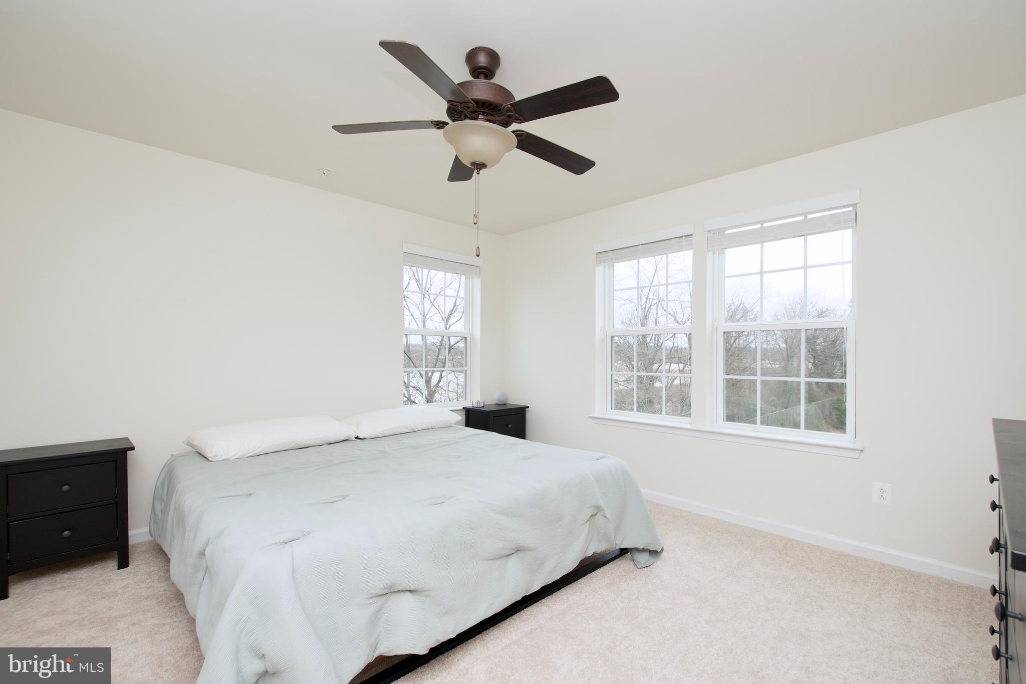 METRO POINTE - Residential