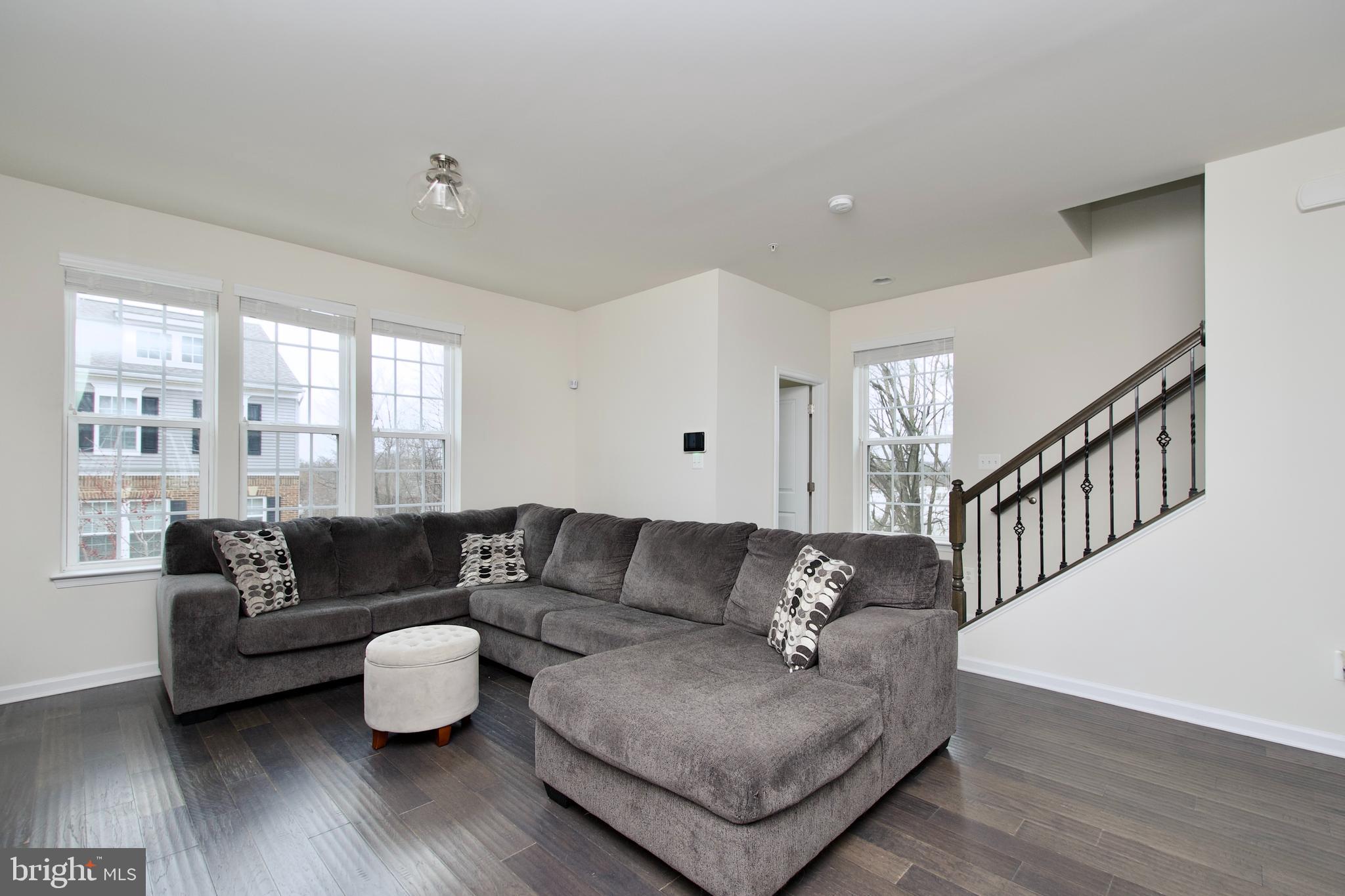 METRO POINTE - Residential