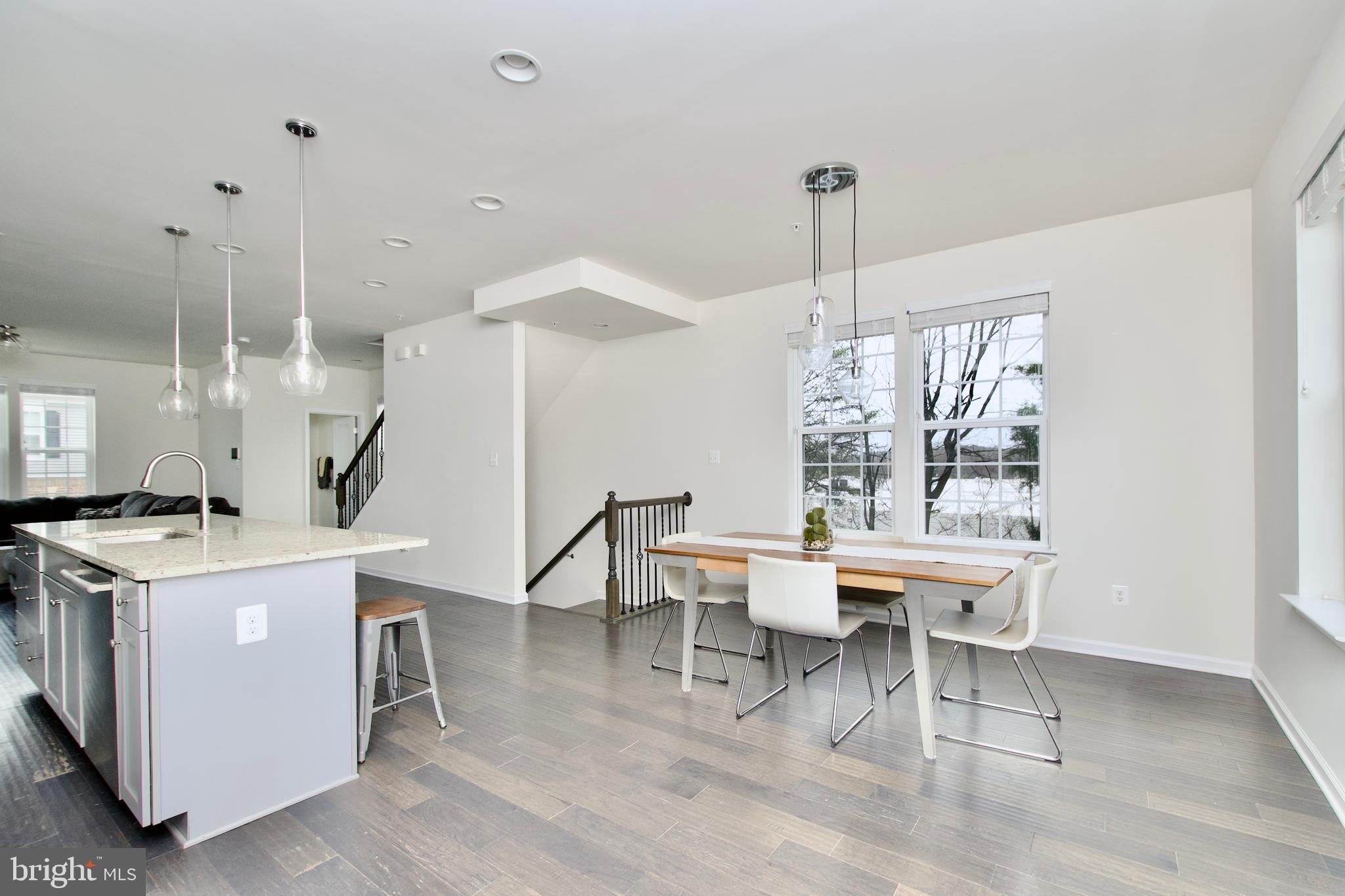 METRO POINTE - Residential