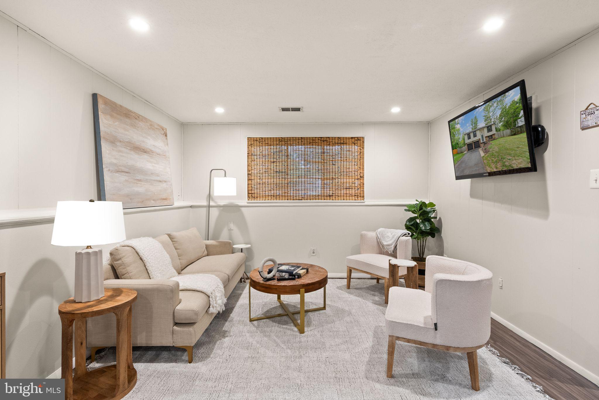 STONEYBROOKE - Residential