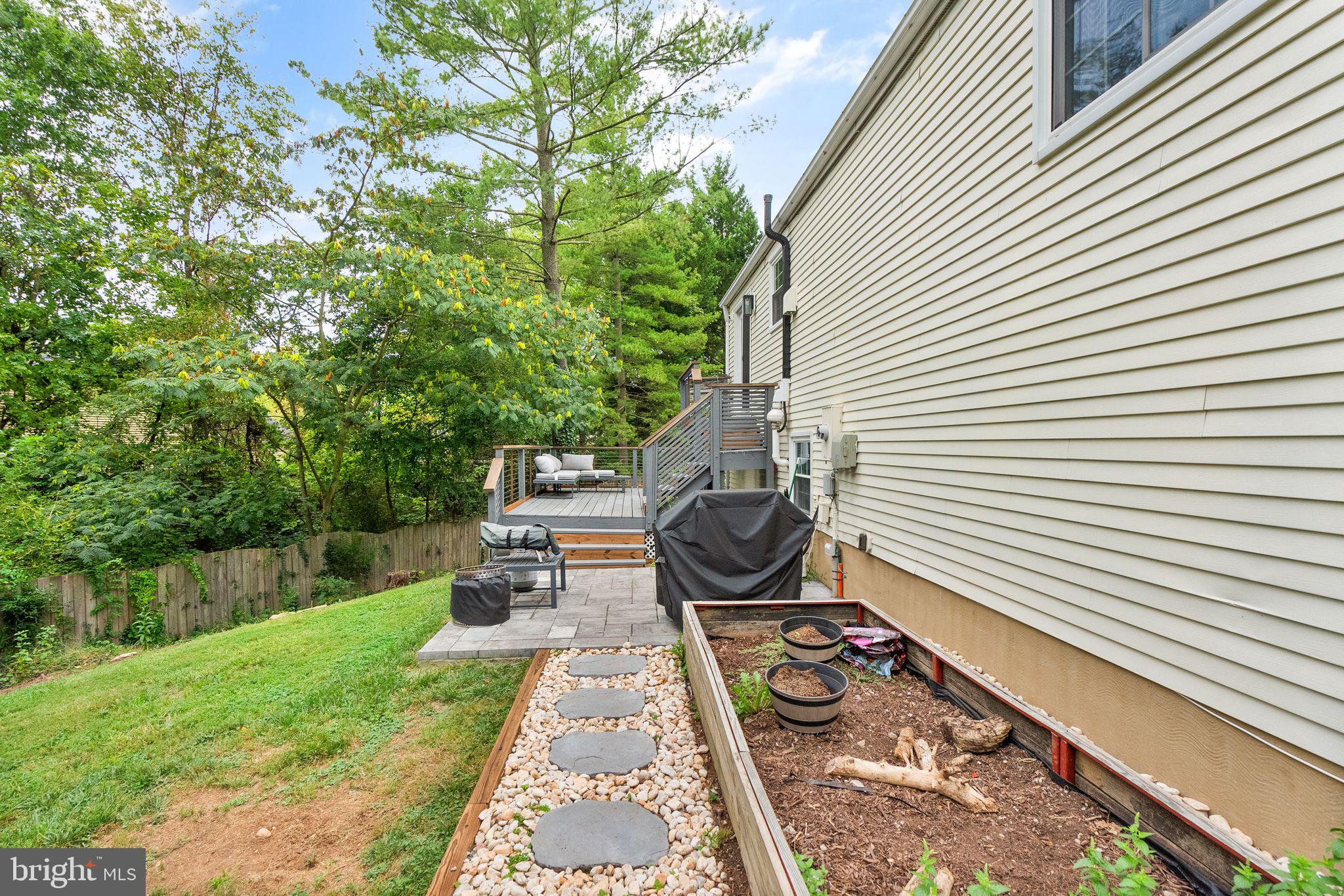 STONEYBROOKE - Residential