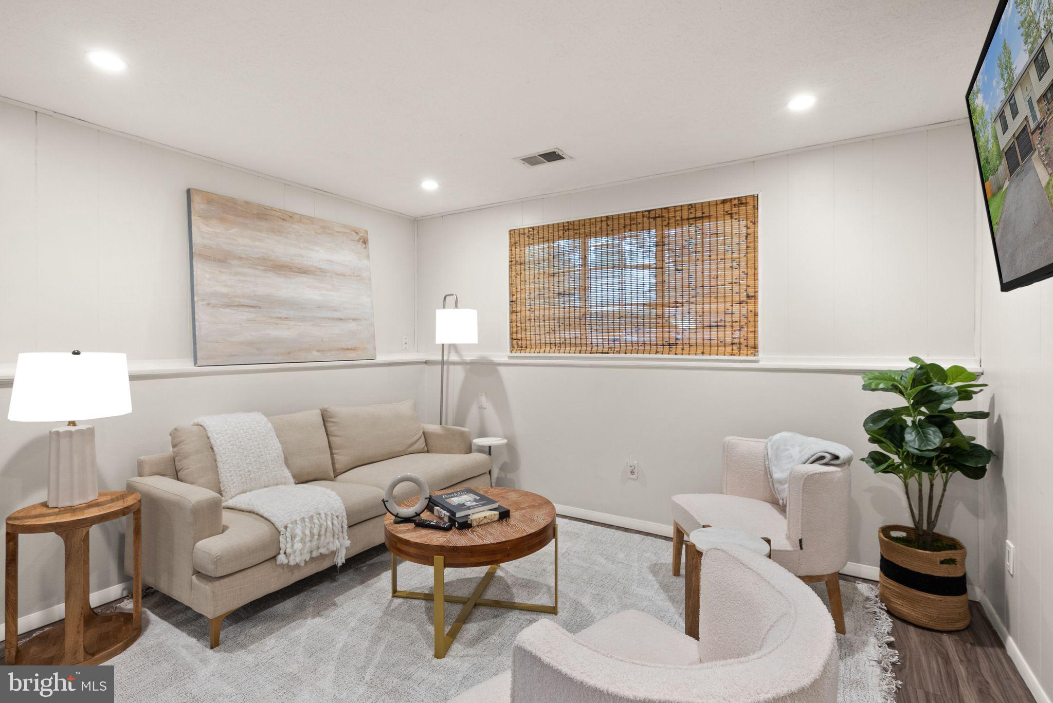 STONEYBROOKE - Residential