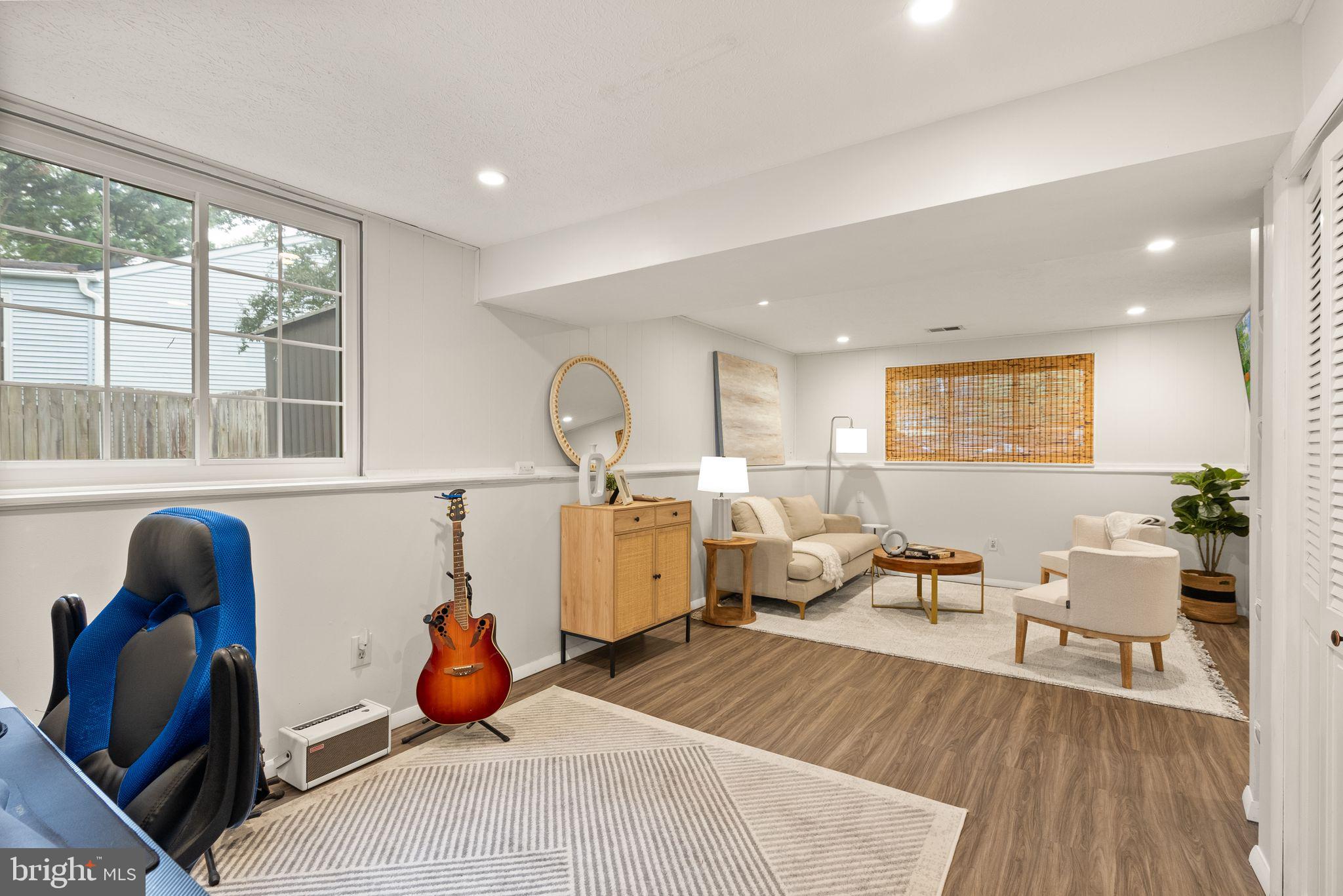 STONEYBROOKE - Residential