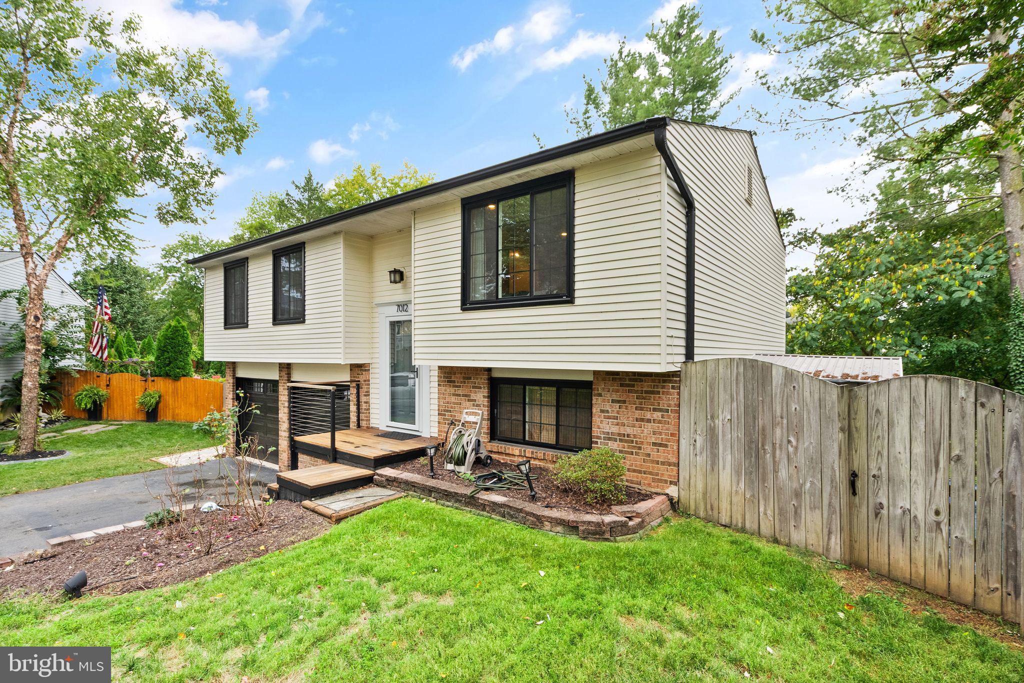 STONEYBROOKE - Residential