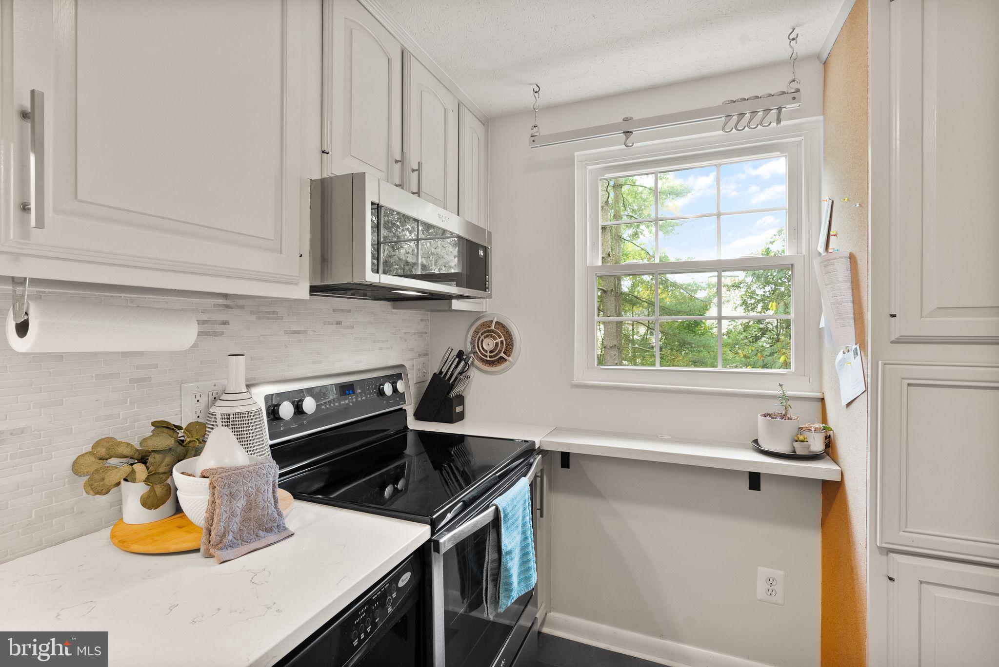 STONEYBROOKE - Residential