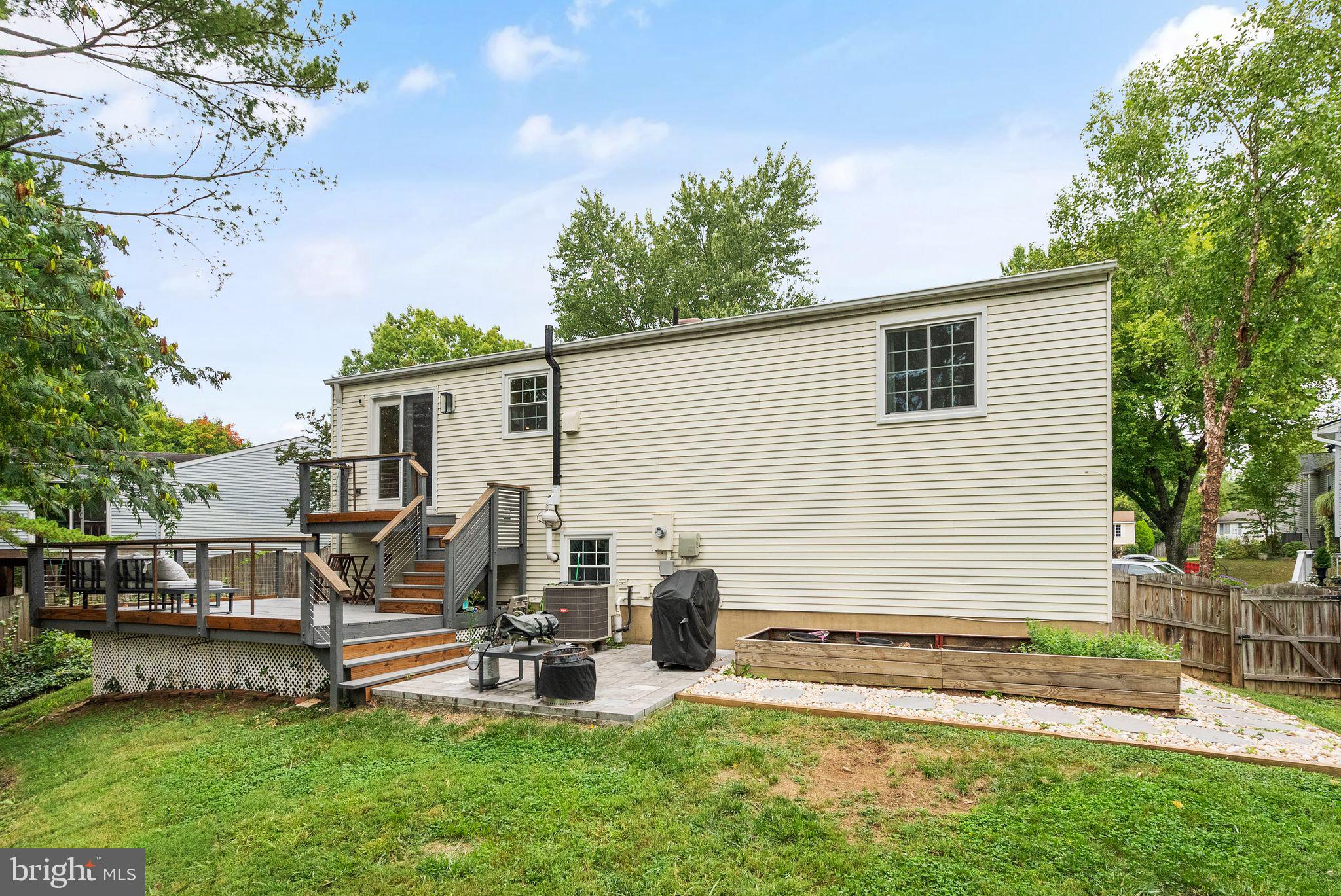 STONEYBROOKE - Residential