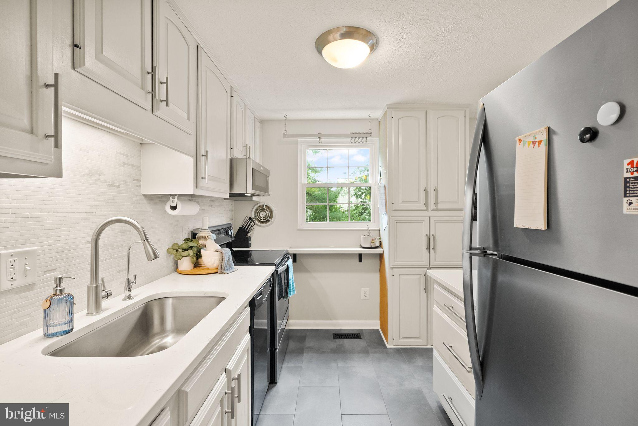 STONEYBROOKE - Residential