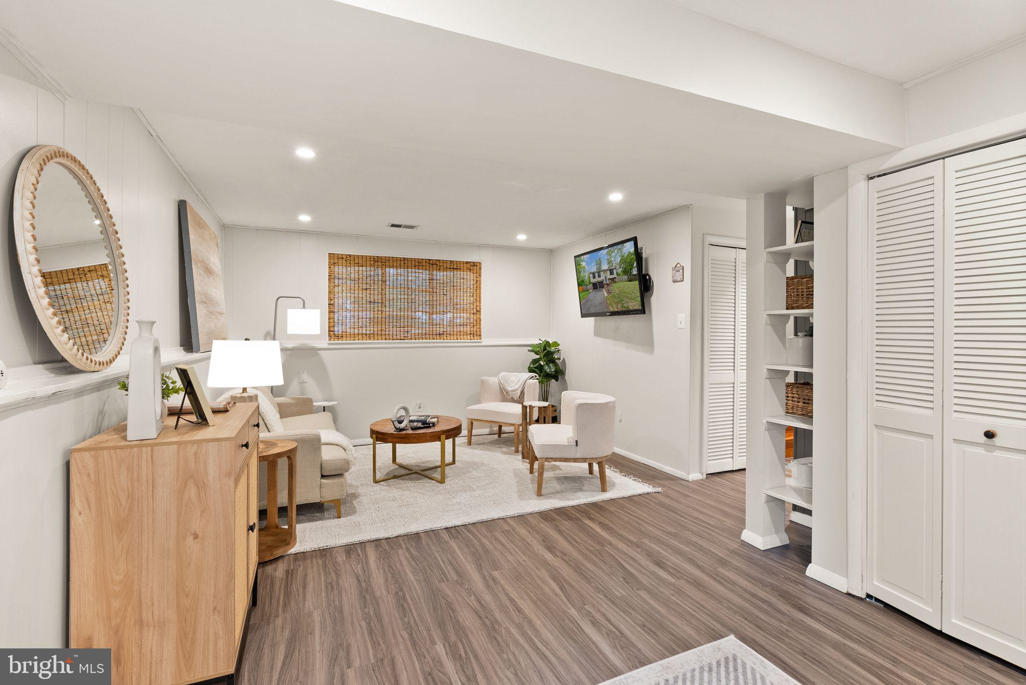 STONEYBROOKE - Residential