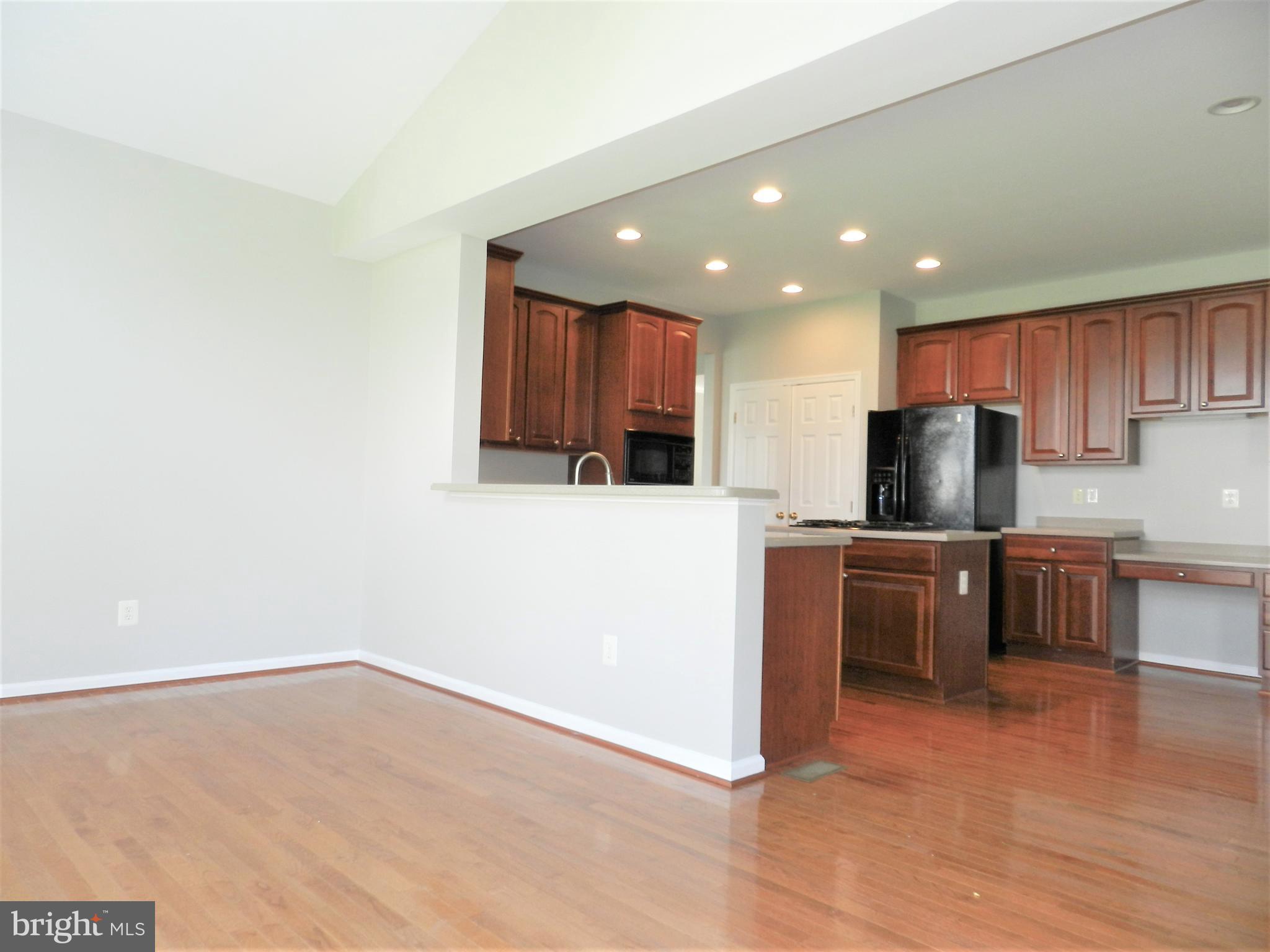 THE FALLS AT LEE'S PARKE - Residential Lease