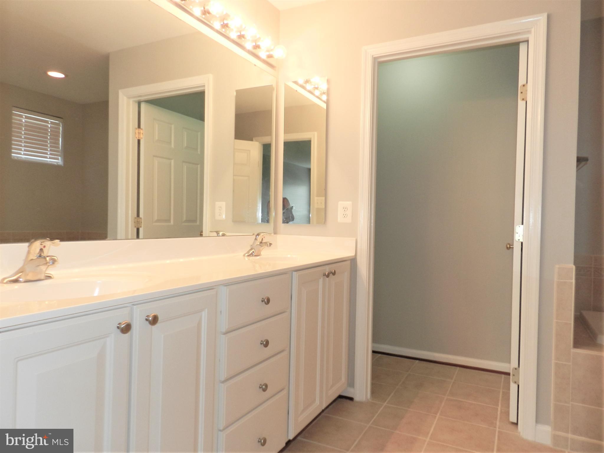 THE FALLS AT LEE'S PARKE - Residential Lease