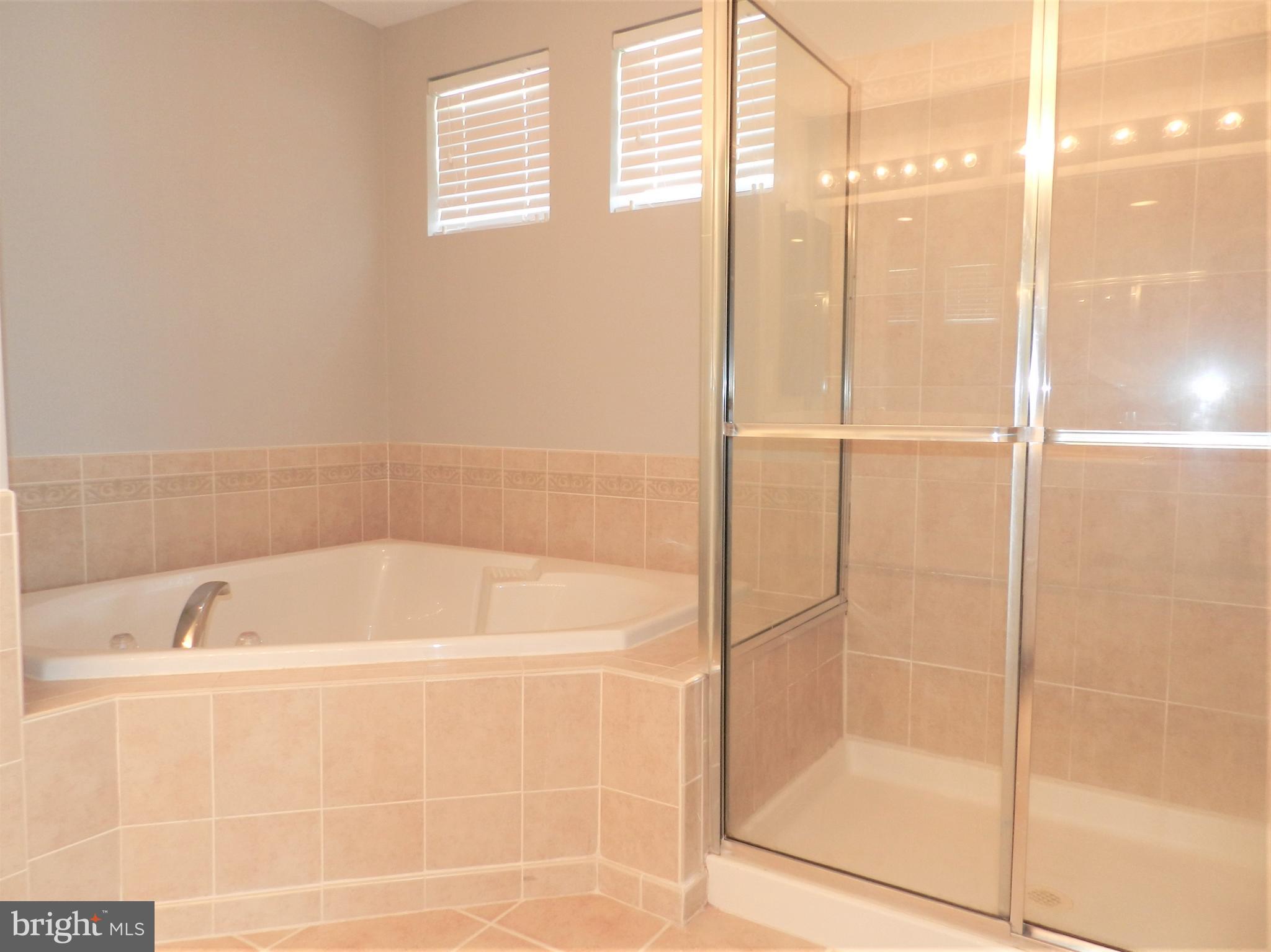 THE FALLS AT LEE'S PARKE - Residential Lease