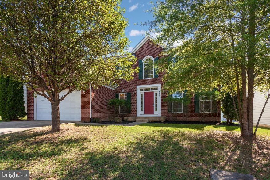 Lee's Parke - Beautiful brick colonial with 4 bedrooms and 2.5 baths. Gourmet kitchen with granite counters, island and black appliances.  Features hardwood floors, gas fireplace, stunning two story foyer and much more! Community features a pool and playground. Convenient location close to I-95, commuter options and shopping. Pets are considered case by case. Available 6/20/25.