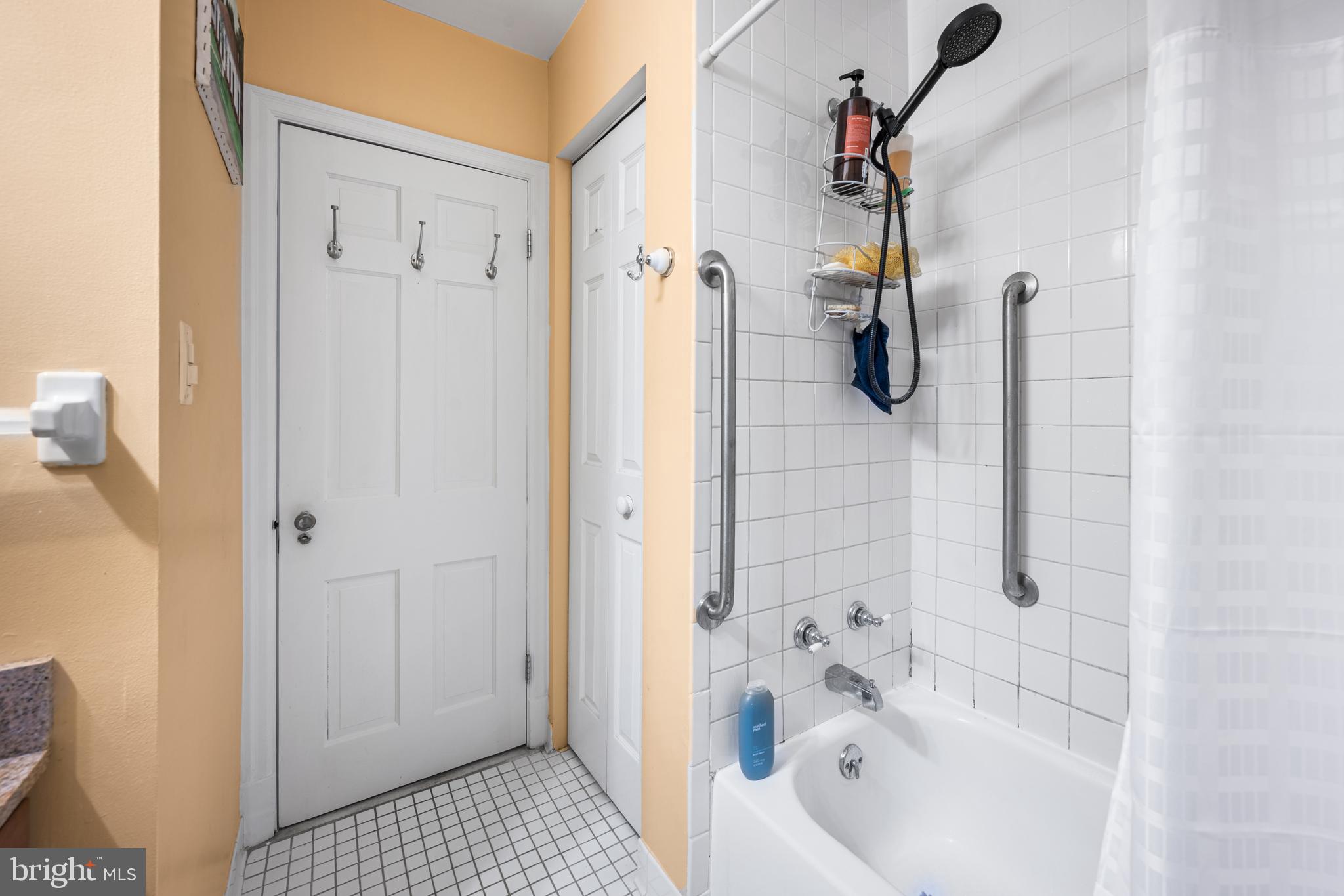 TEN HILLS - Residential