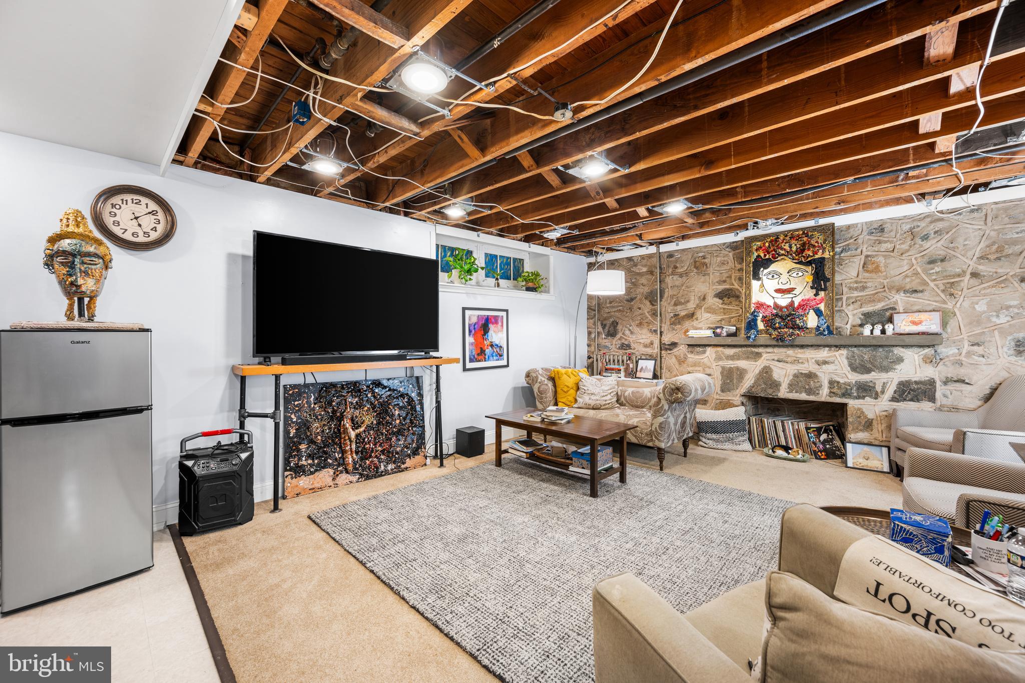 TEN HILLS - Residential