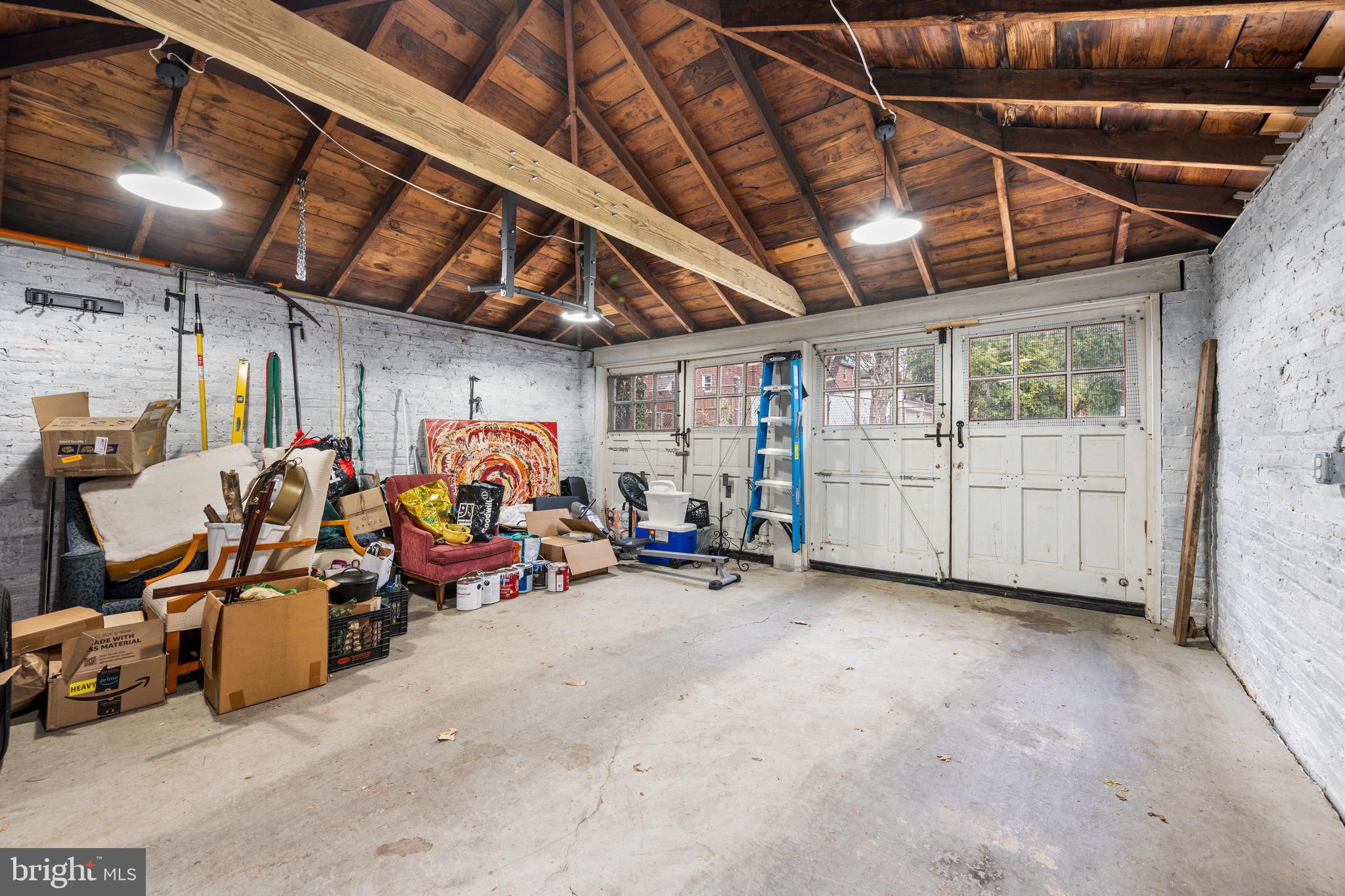 TEN HILLS - Residential