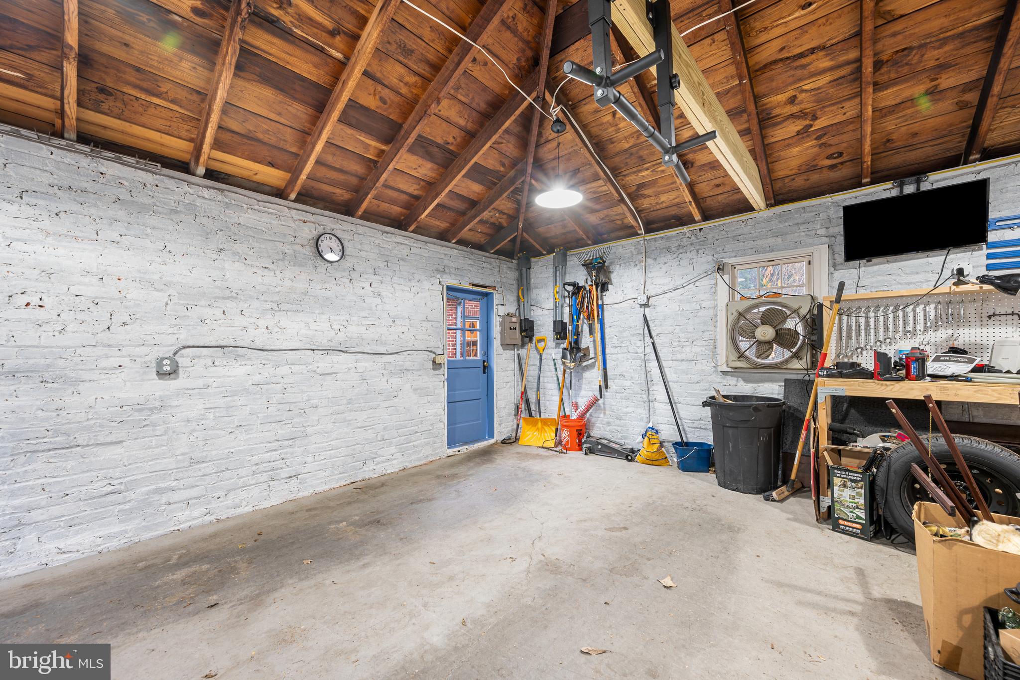 TEN HILLS - Residential