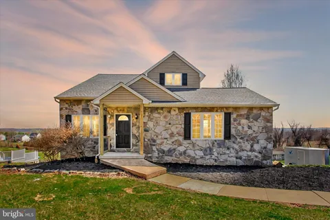 5086 Waltersdorff Road, Spring Grove, PA MLS: PAYK2076996