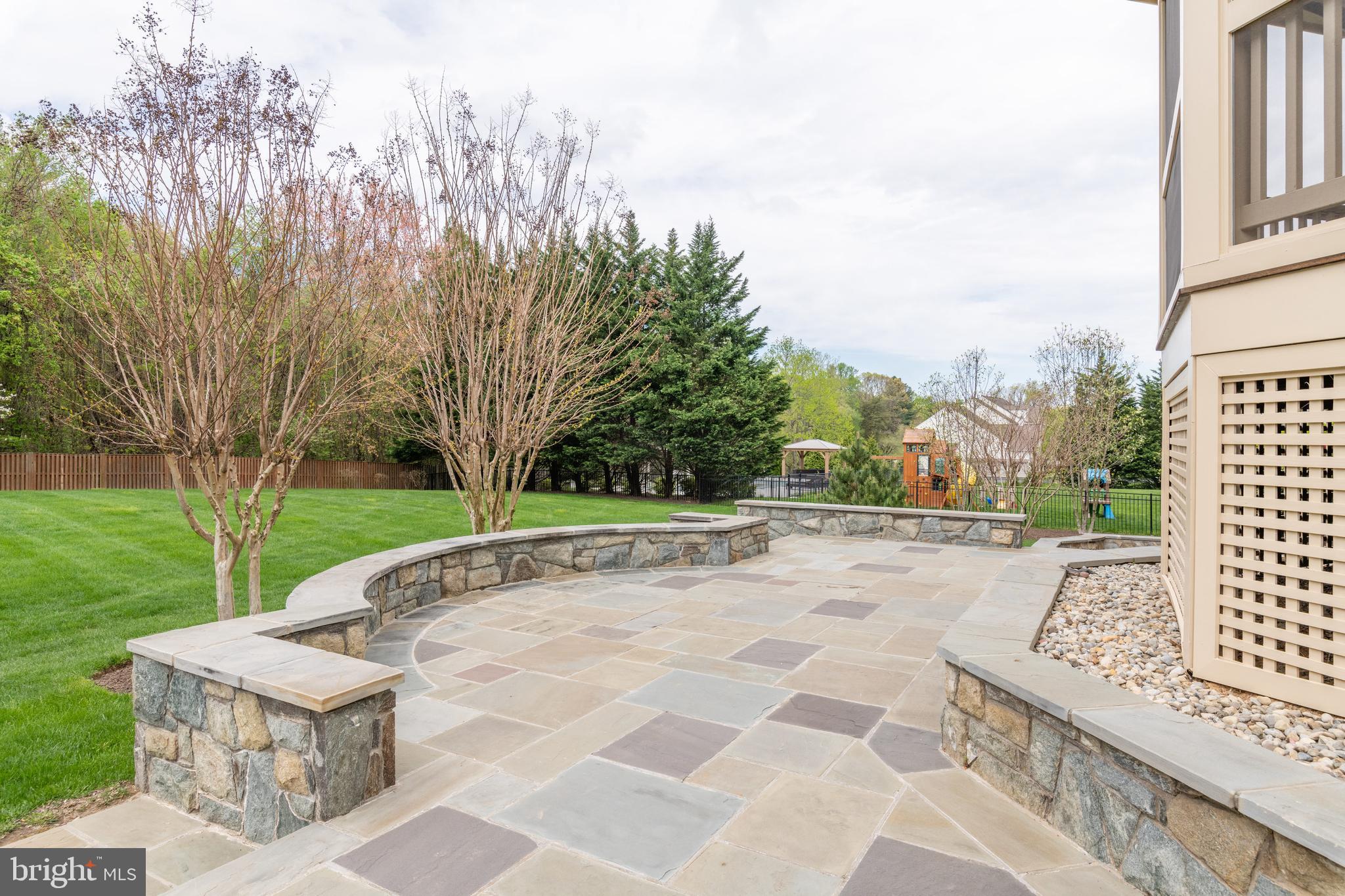 TIMBERLAKE ESTATES - Residential