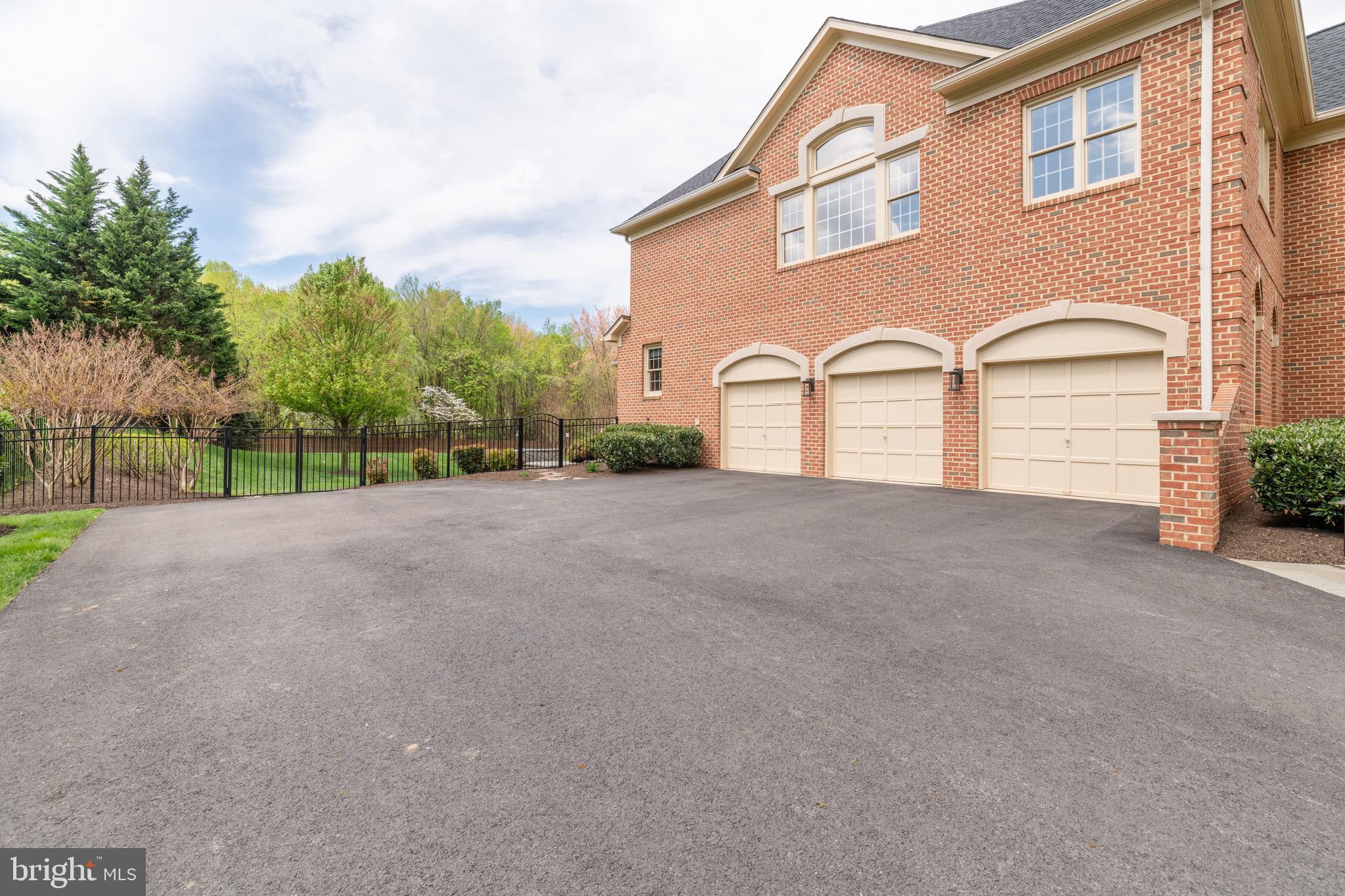 TIMBERLAKE ESTATES - Residential