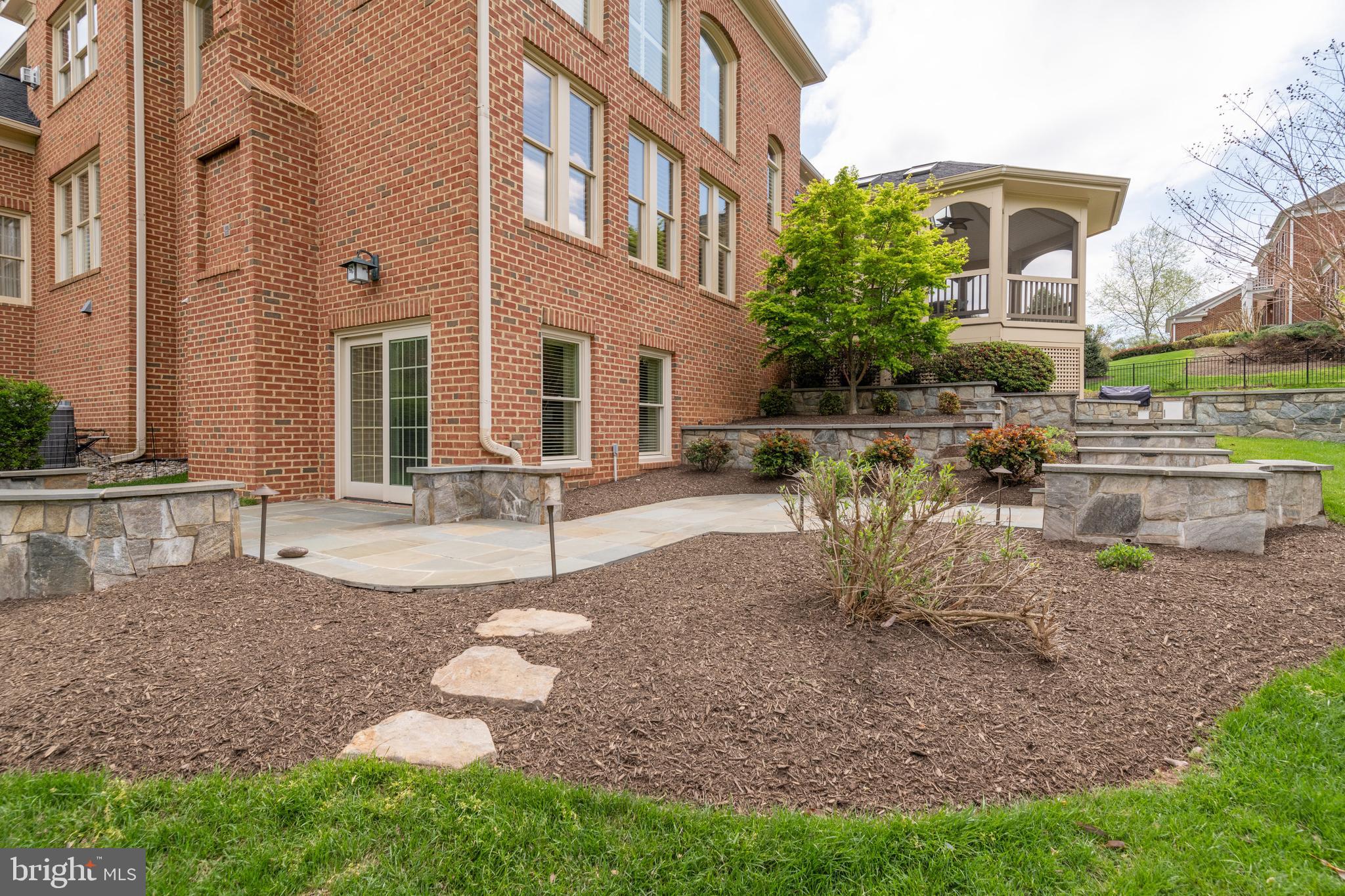 TIMBERLAKE ESTATES - Residential