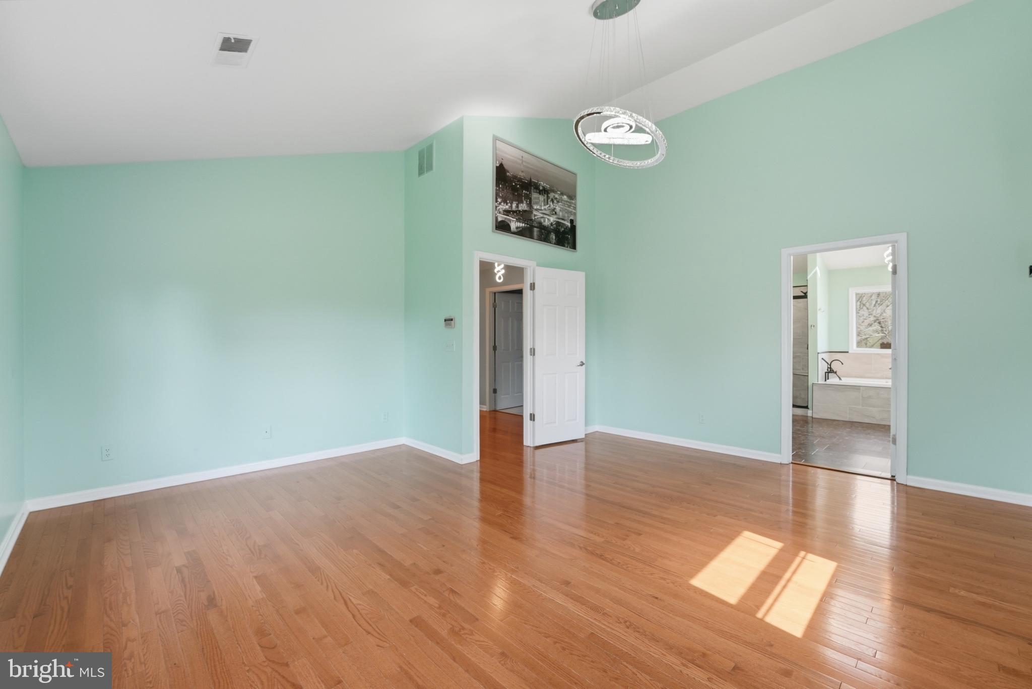 CHAPEL KNOLL - Residential