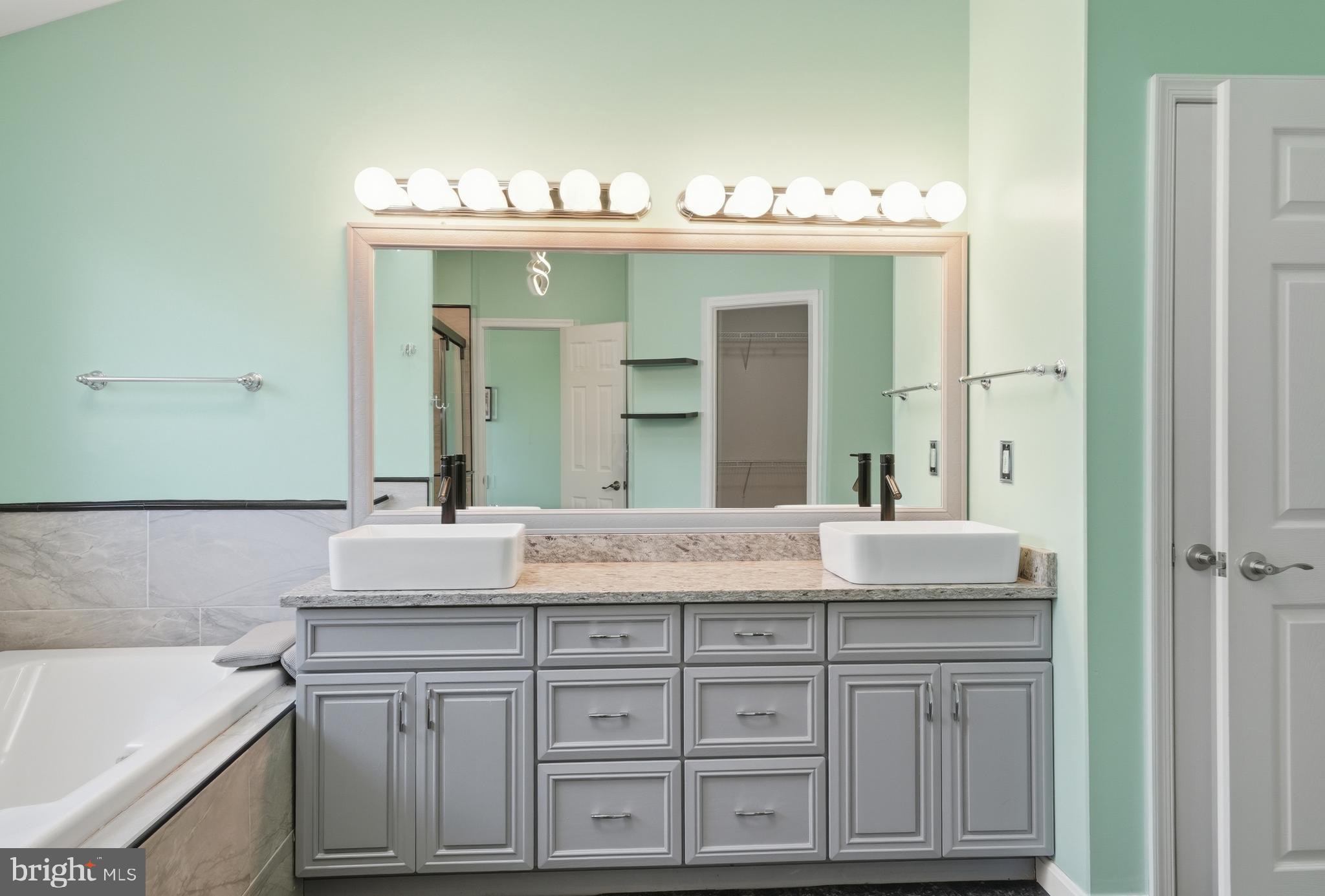 CHAPEL KNOLL - Residential