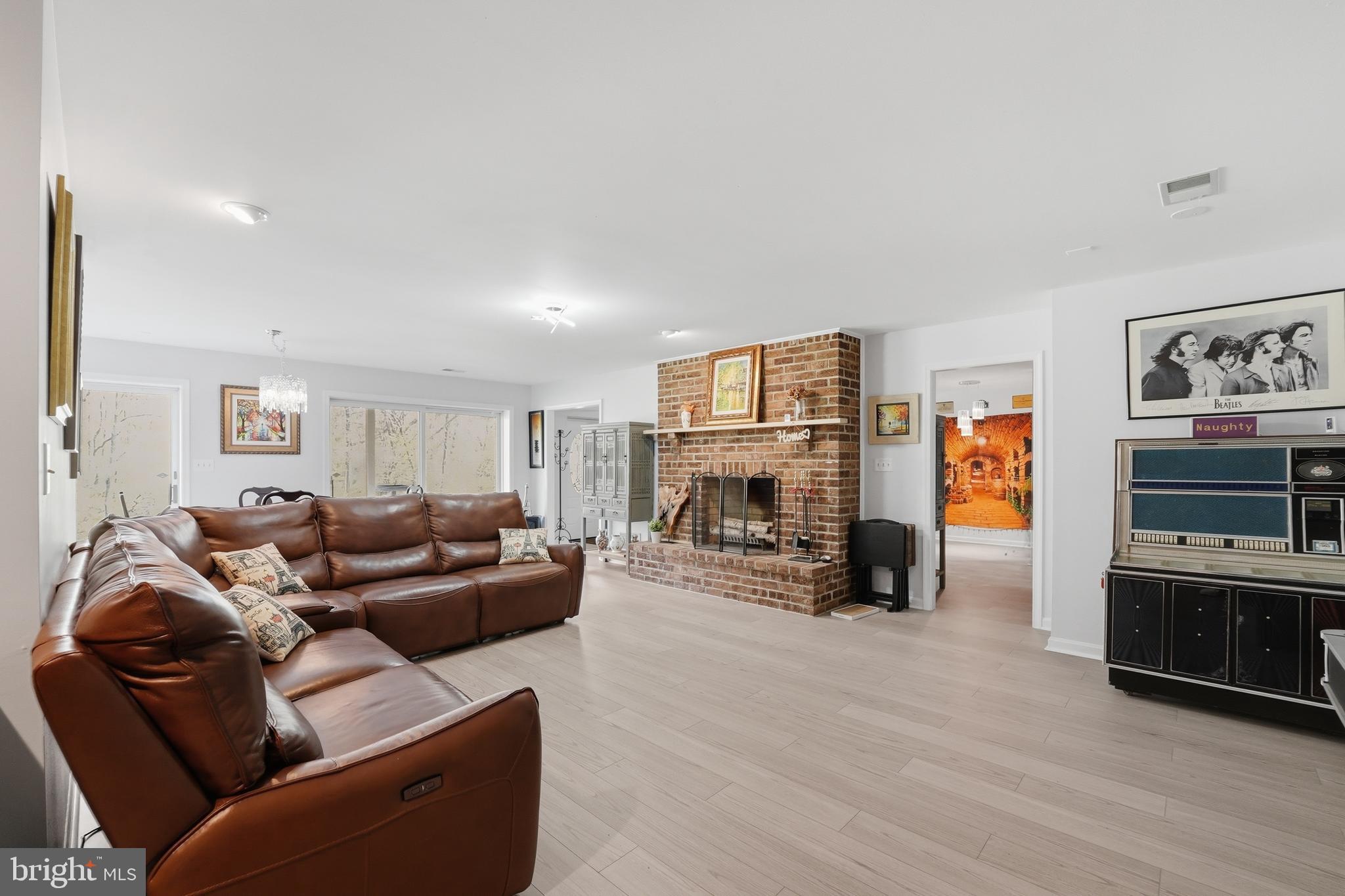 CHAPEL KNOLL - Residential