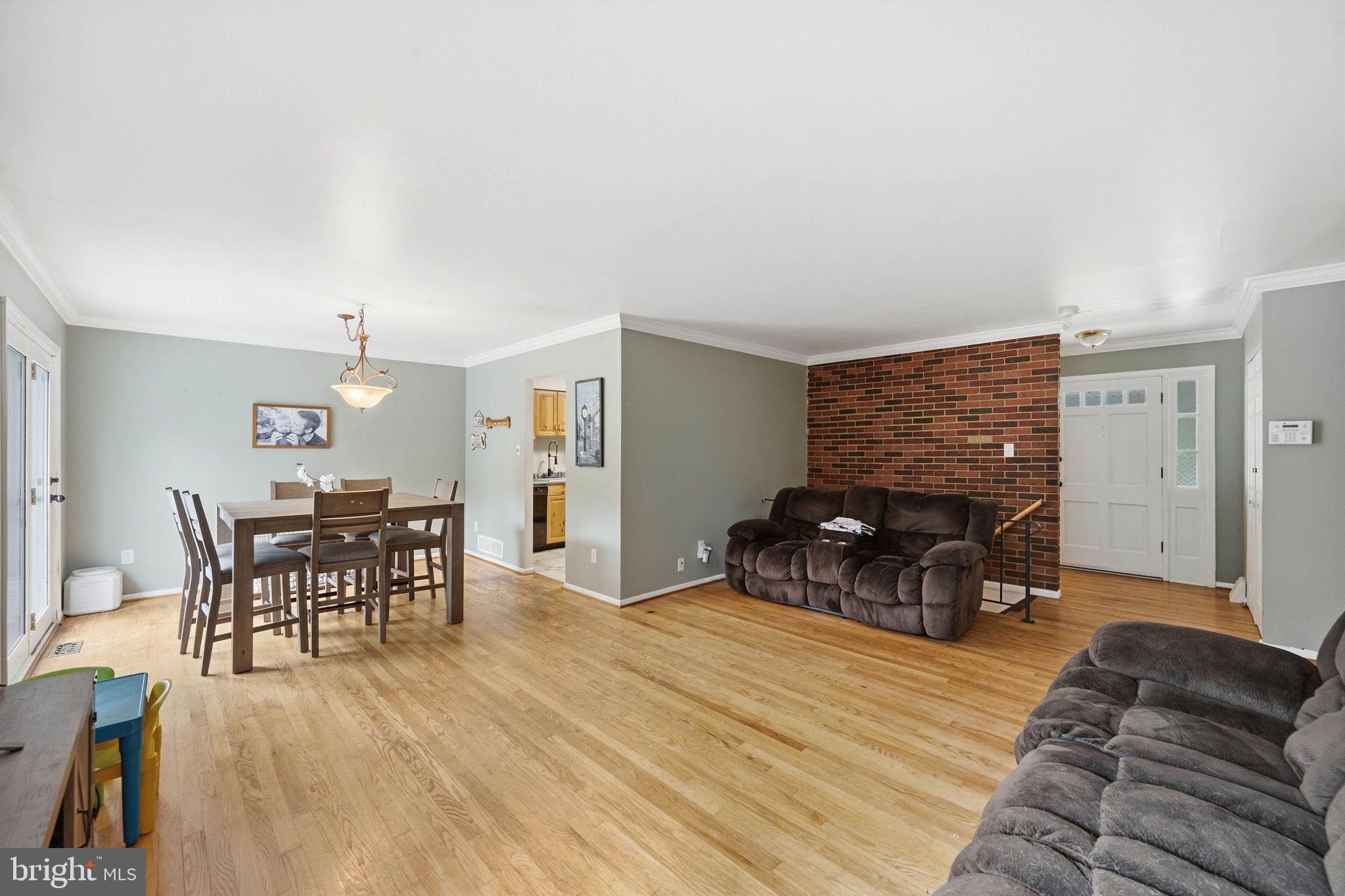 1511 PILGRIM LANE