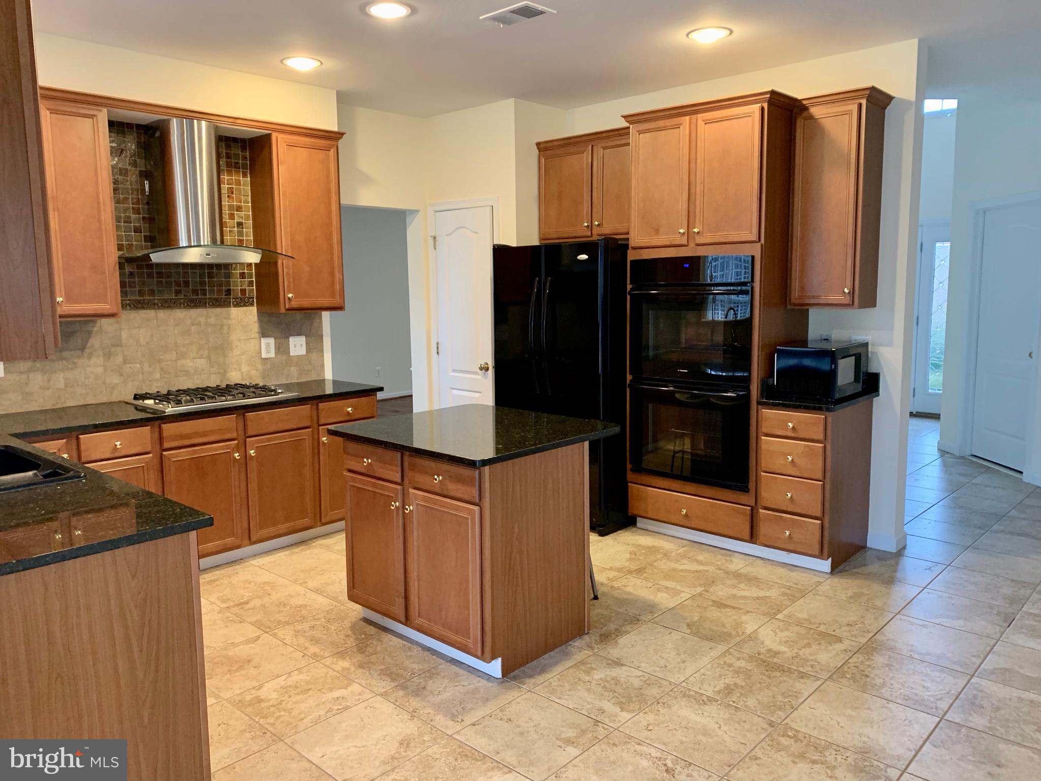 BELMONT COUNTRY CLUB - Residential Lease