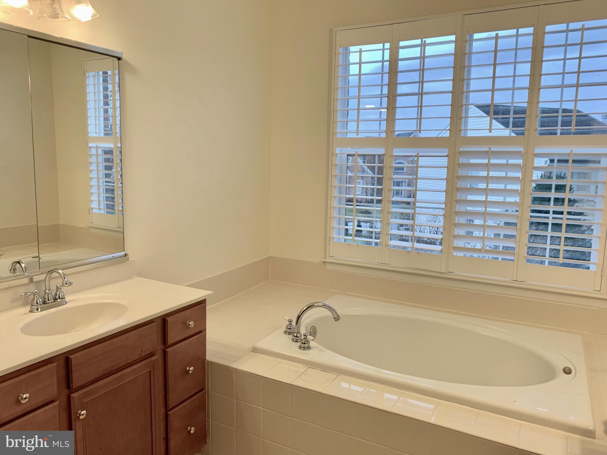 BELMONT COUNTRY CLUB - Residential Lease