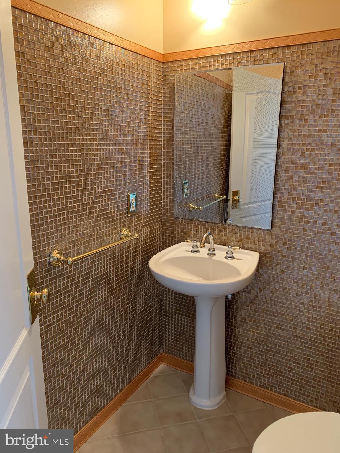 BELMONT COUNTRY CLUB - Residential Lease