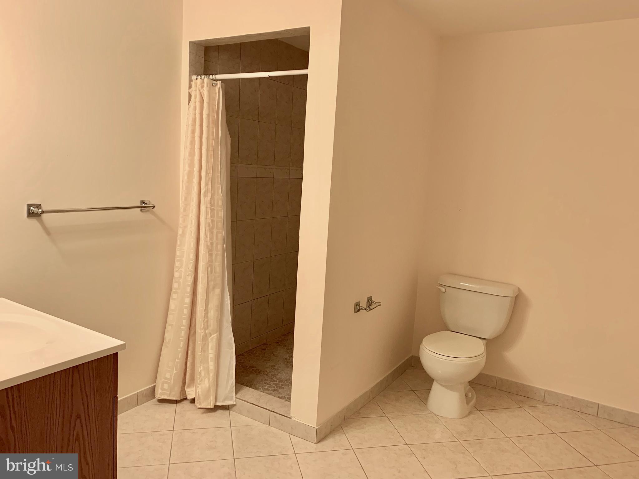 BELMONT COUNTRY CLUB - Residential Lease