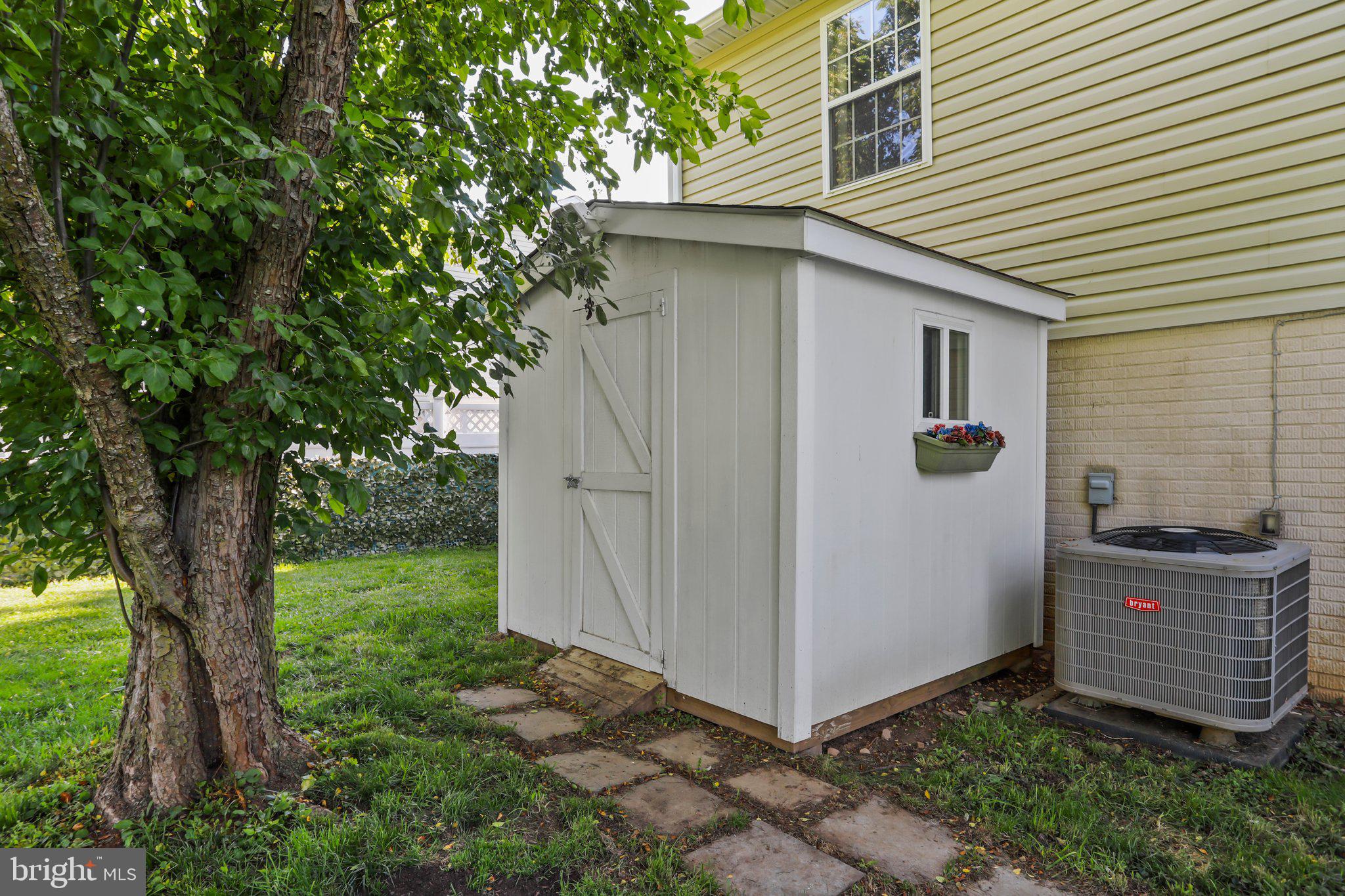 WILLIAMSBURG ESTATES - Residential