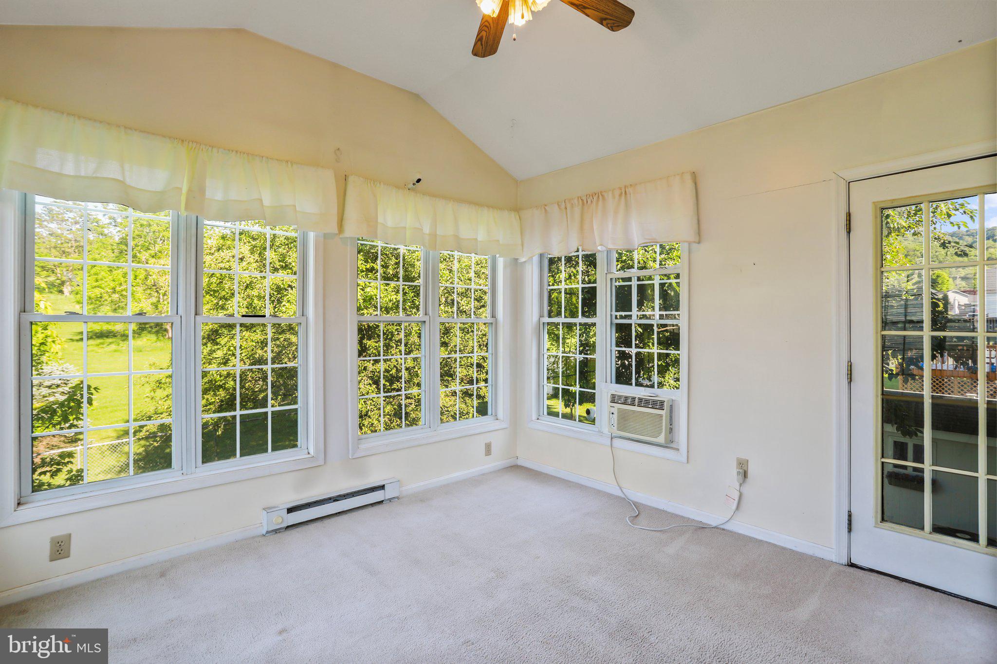 WILLIAMSBURG ESTATES - Residential