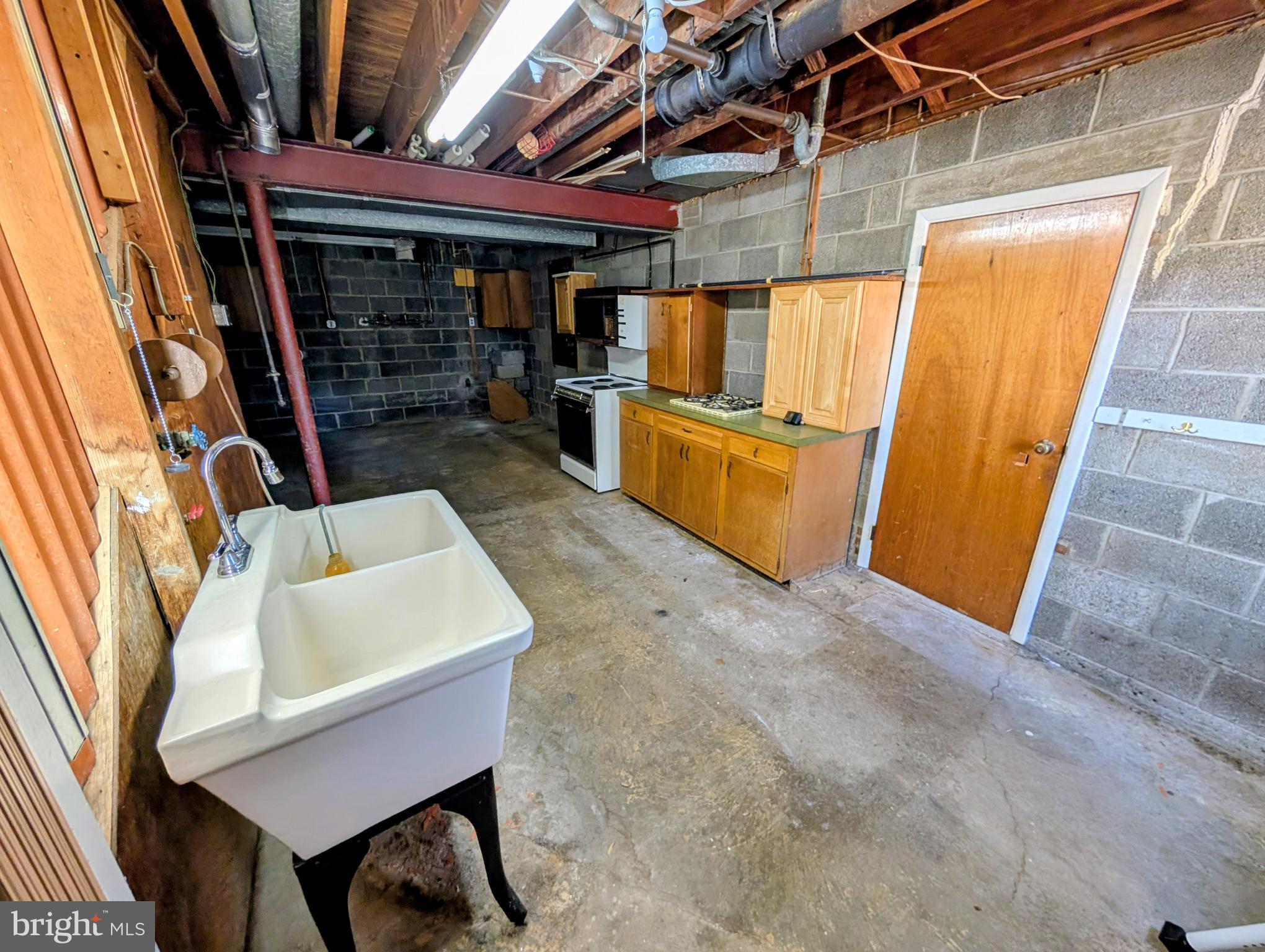 CHAPEL HILL MANOR - Residential