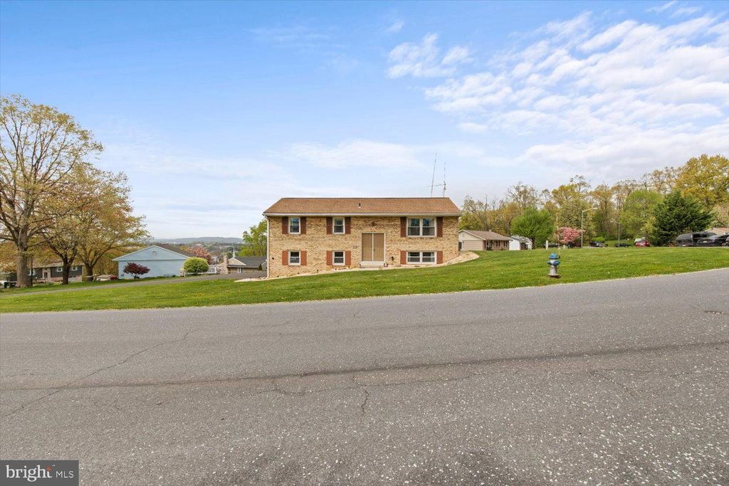 Photo of 10 E Summit Drive, STEVENS, PA 17578 (MLS # PALA2068908)