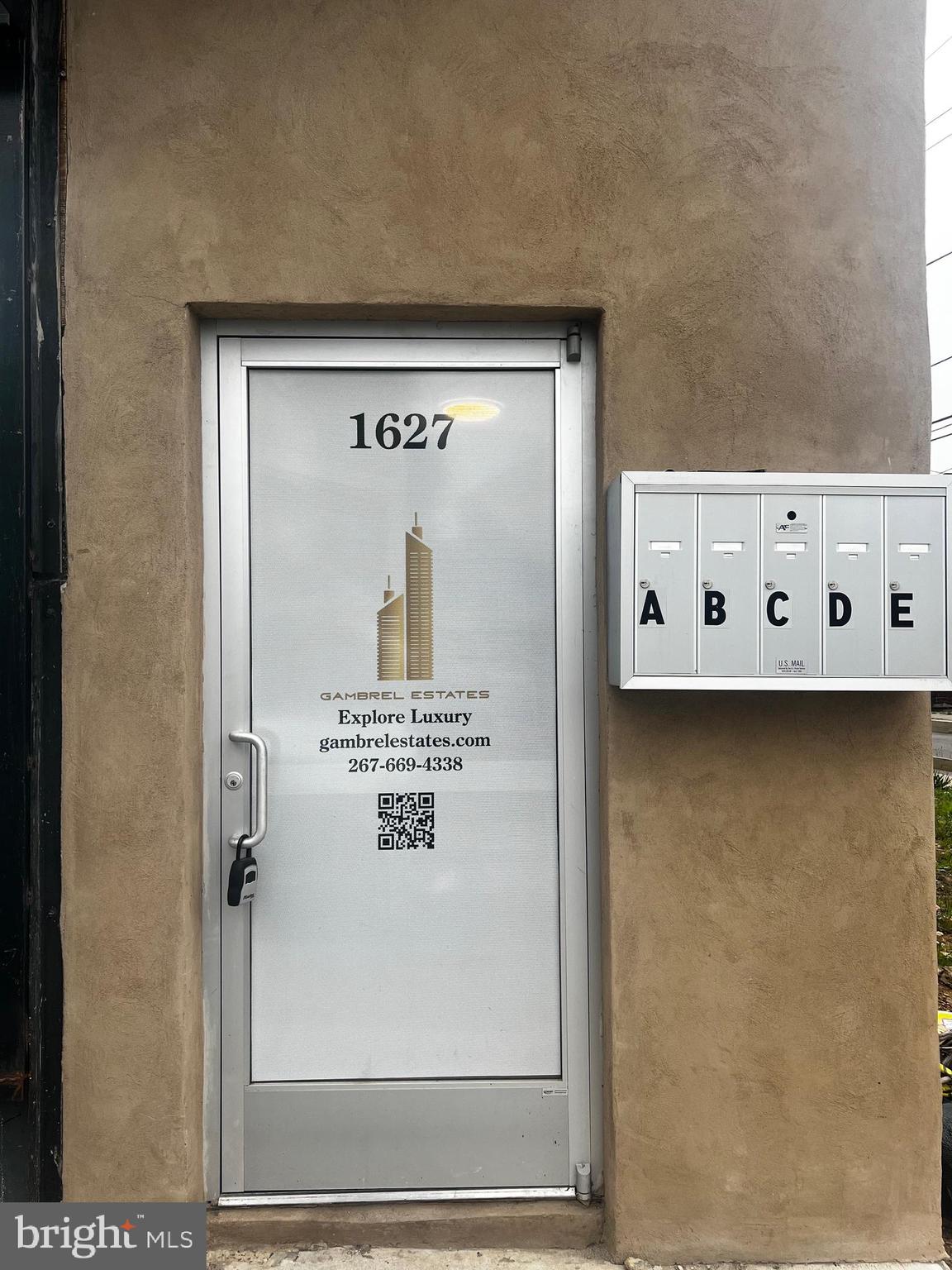 Newly renovated and modern 1BR Apartment. Enjoy hardwood floors throughout, a modern kitchen with stainless steel appliances and ample closet space. Located close to public transportation, shops, and parks. Schedule your tour today!
***Income must be 3X's (net income) more that rent.
***Move in $3,300.00 = 1st month, last month, 1 month security
***Reach out for application link