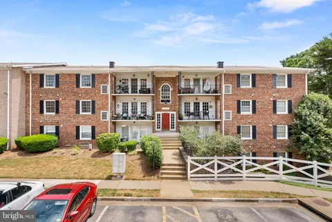 12717 Gordon Boulevard Unit 124, Woodbridge, VA MLS: VAPW2088094